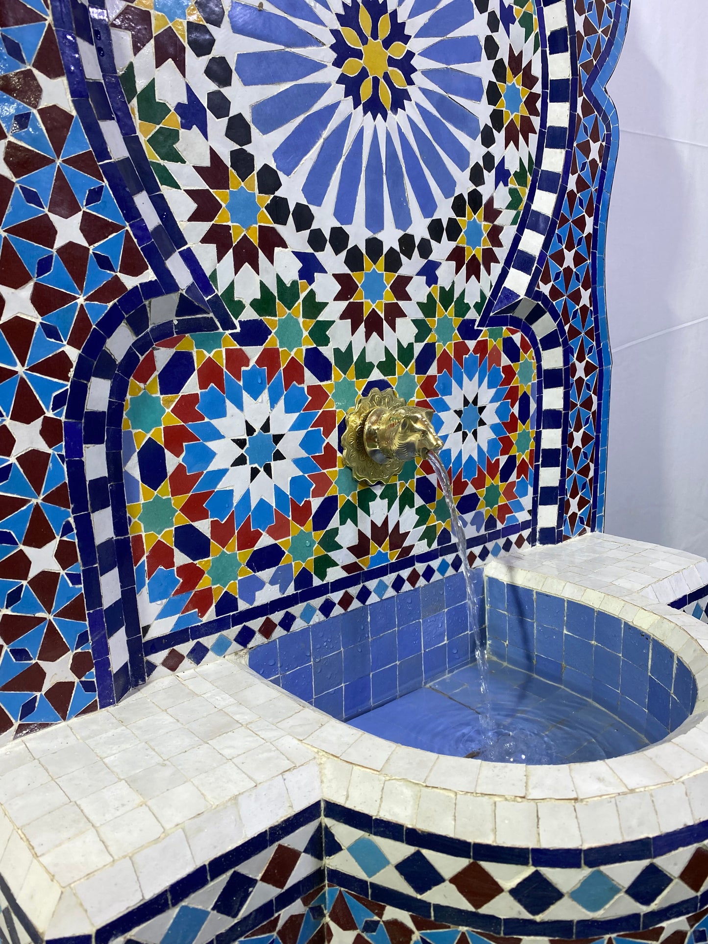 Exquisite Moroccan Zellige Fountain – A True Masterpiece