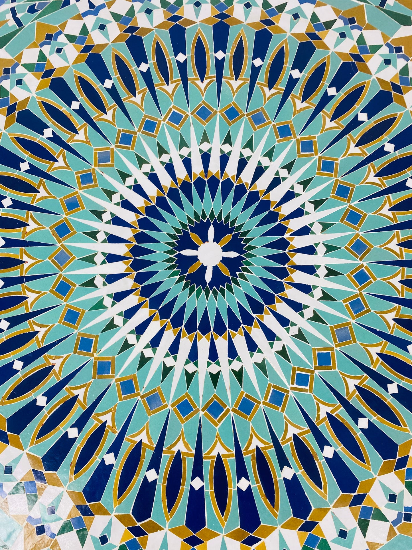 Handmade Mandala Zellige Mosaic Dining Table – Radiant Starburst Elegance