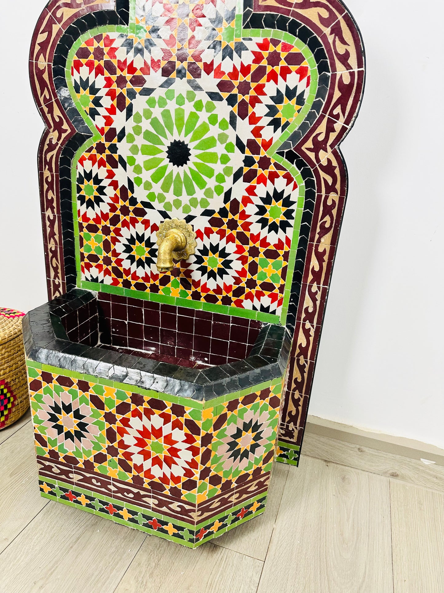 Handcrafted Moroccan Zellige Fountain – Vibrant Elegance