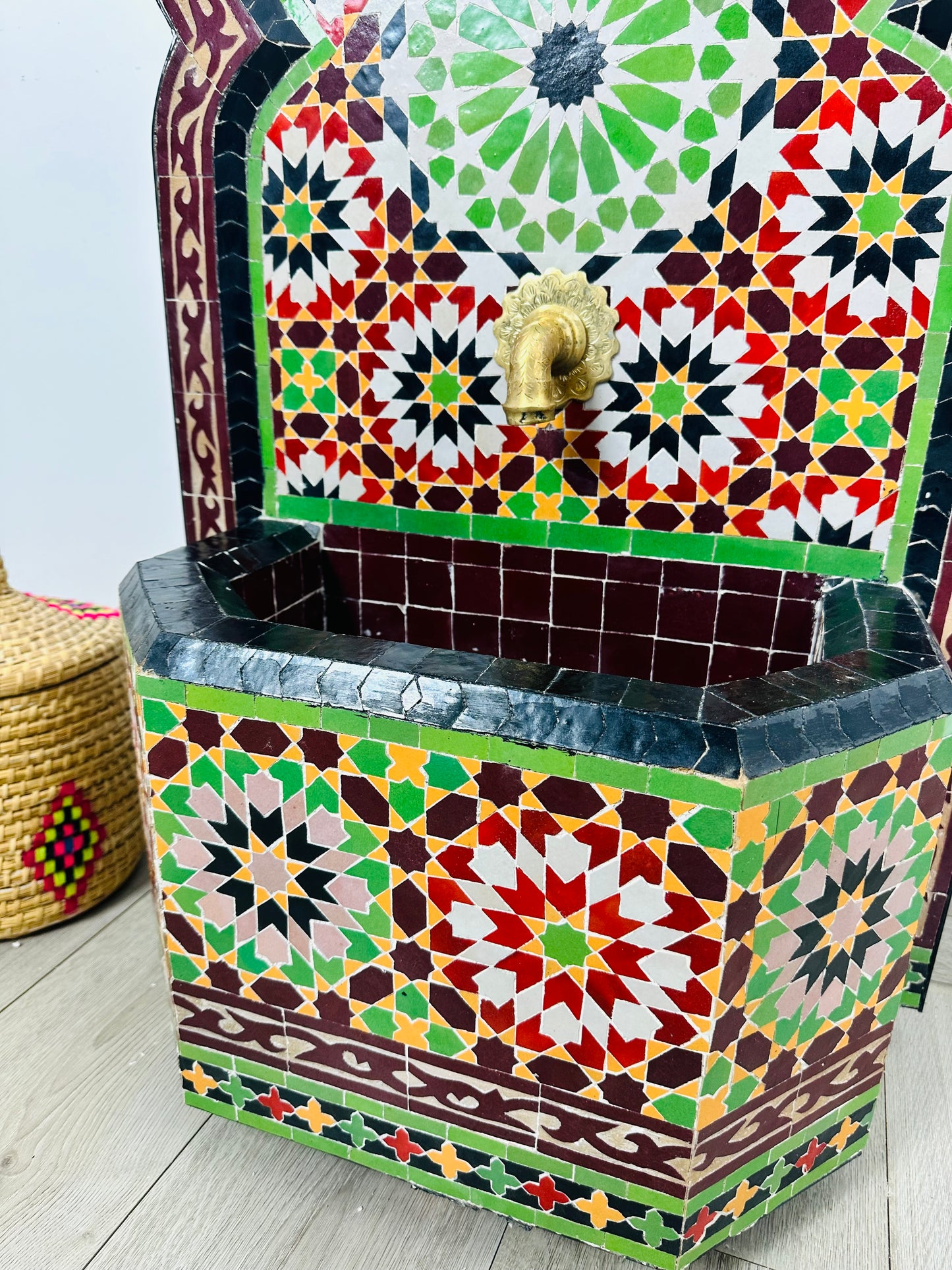 Handcrafted Moroccan Zellige Fountain – Vibrant Elegance