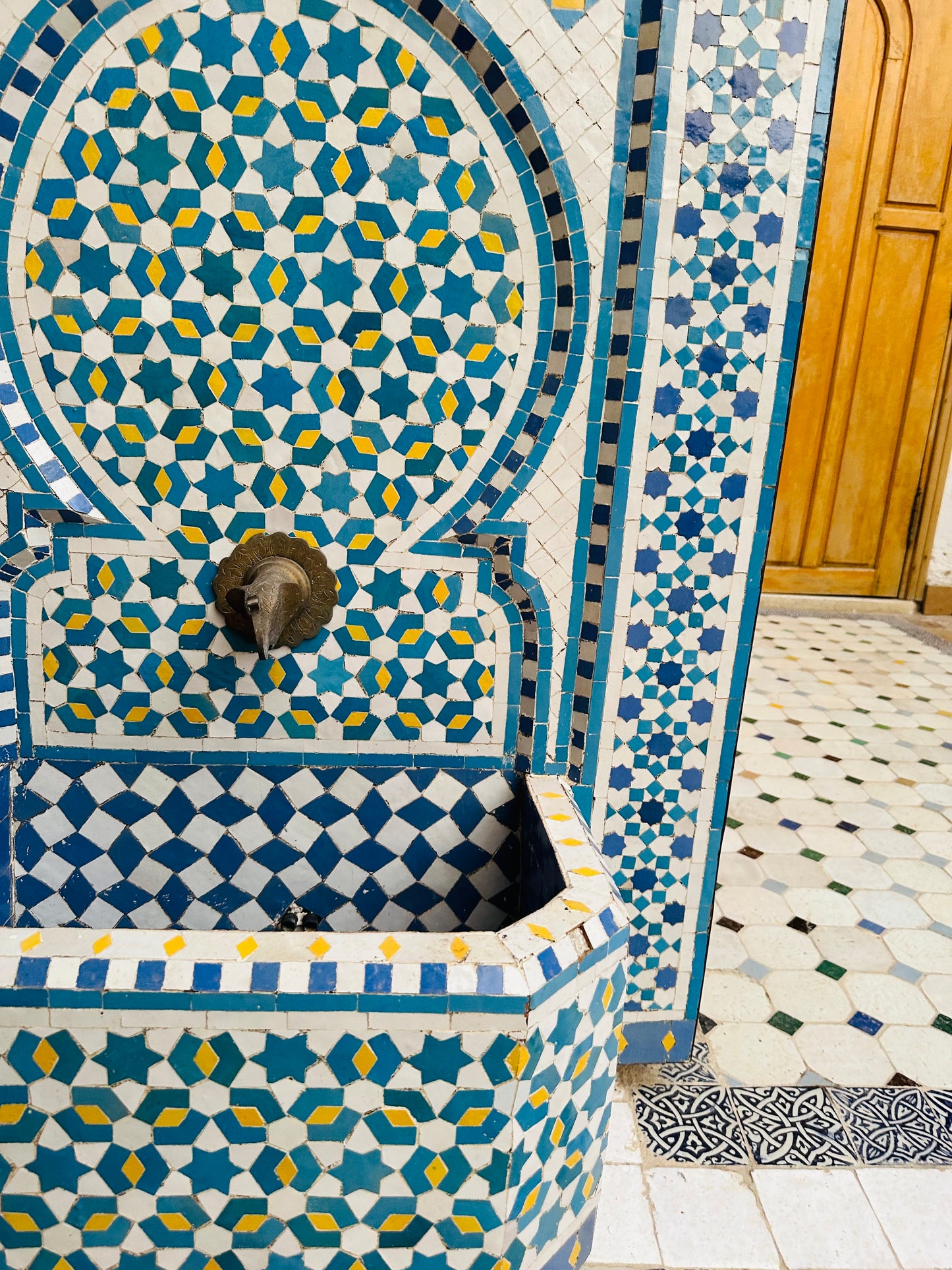 Moroccan Zellige Fountain Sky blue