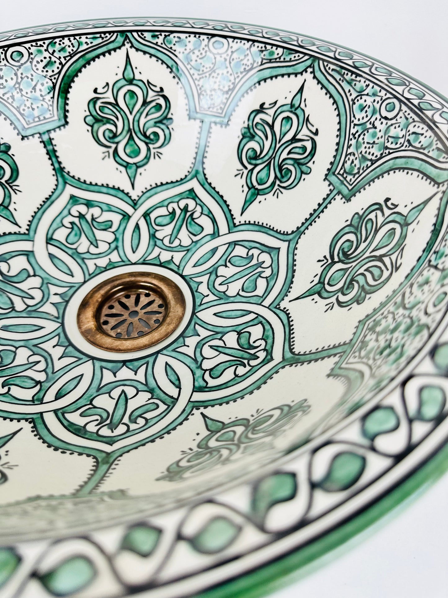 Moroccan Meadow: Handcrafted Ceramic Sink with Traditional Green Moroccan Design