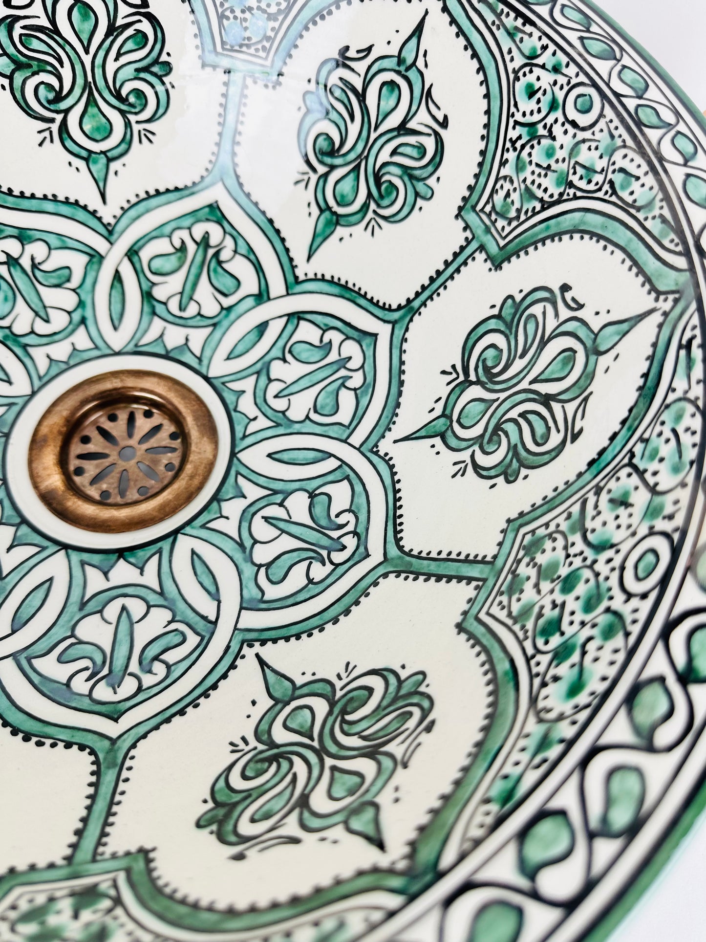 Moroccan Meadow: Handcrafted Ceramic Sink with Traditional Green Moroccan Design