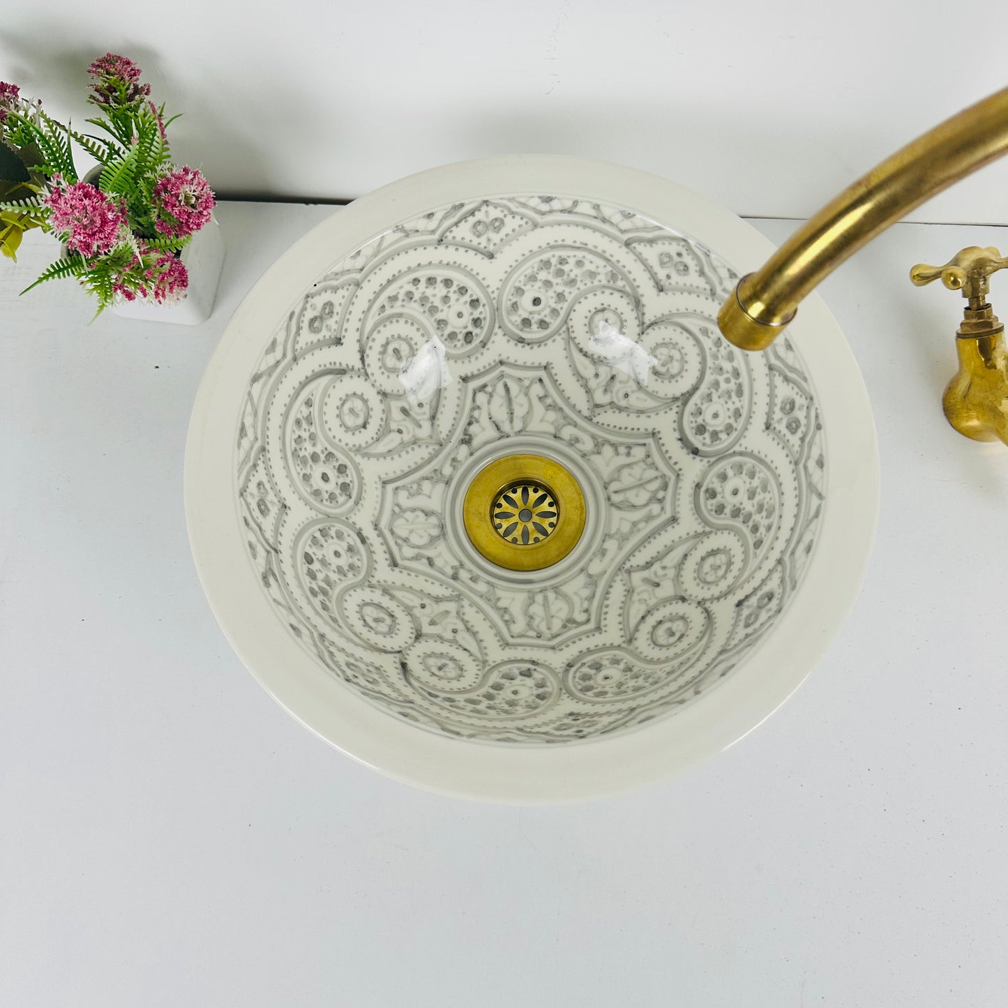 Antique Ash: Handcrafted Ceramic Sink in Vintage Gray Shade