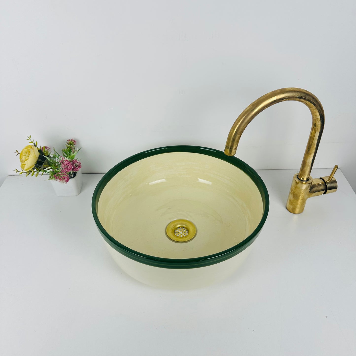 Color Crest: Handcrafted Ceramic Sink with Topped green Finish