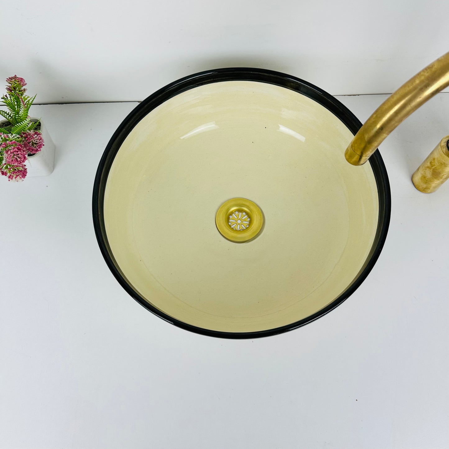 Color Crest: Handcrafted Ceramic Sink with Topped black Finish
