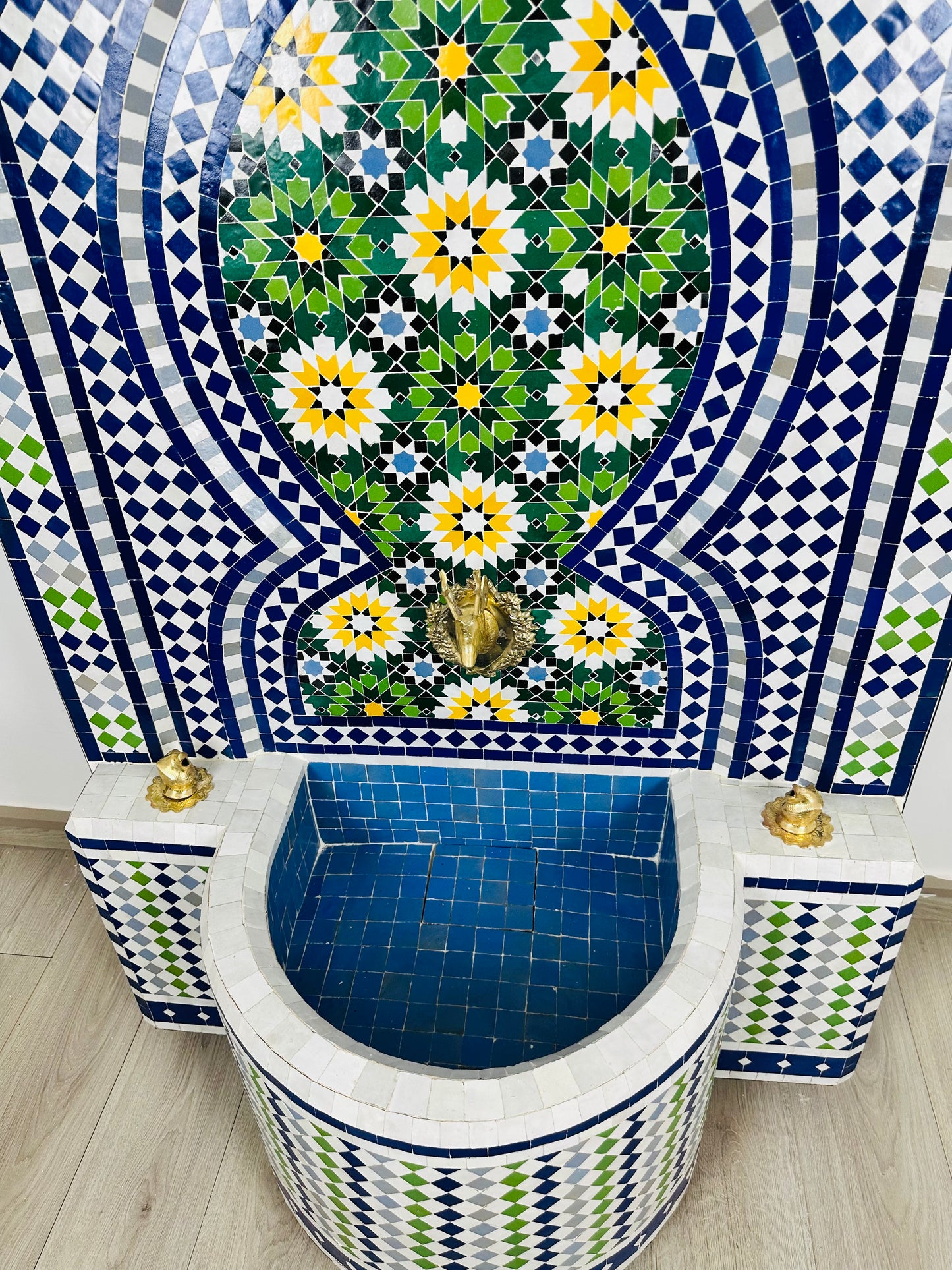 Handcrafted Moroccan Zellige Fountain – Floral Elegance with Three Faucets