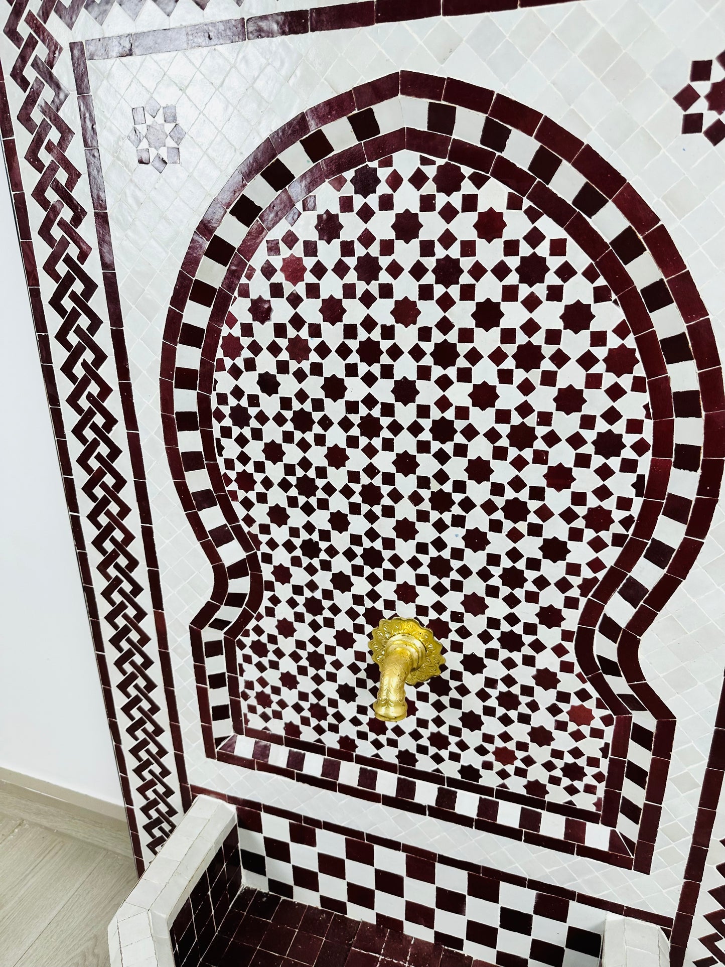 Handcrafted Moroccan Zellige Fountain – Elegant Red & White Geometric Design