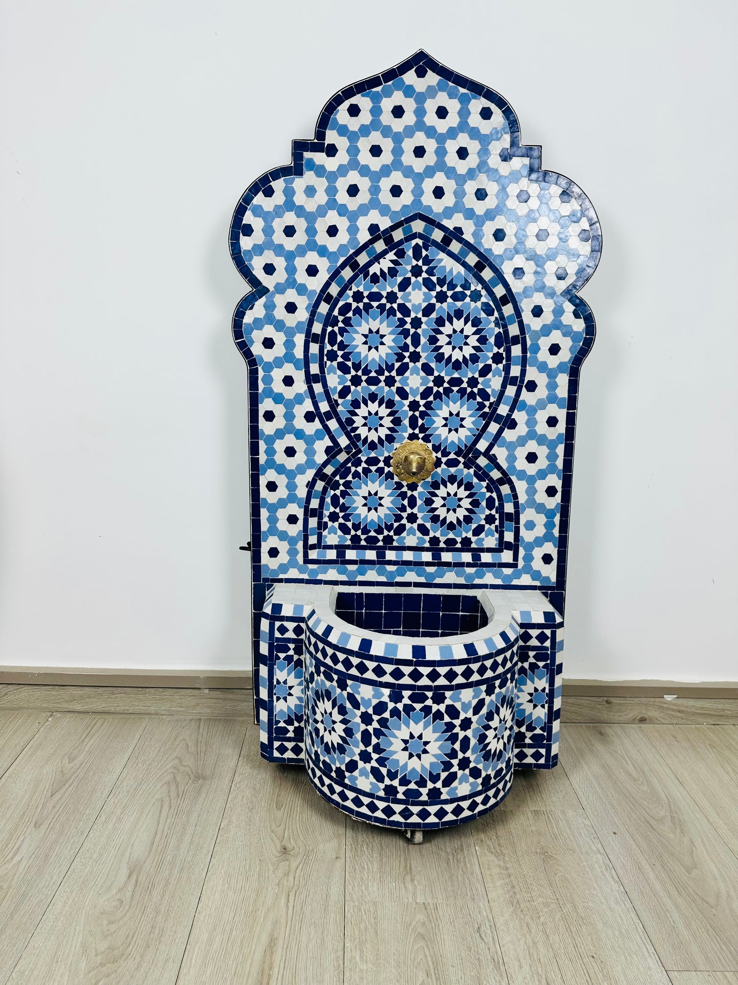 Handcrafted Moroccan Zellige Fountain – Classic Blue & White Elegance