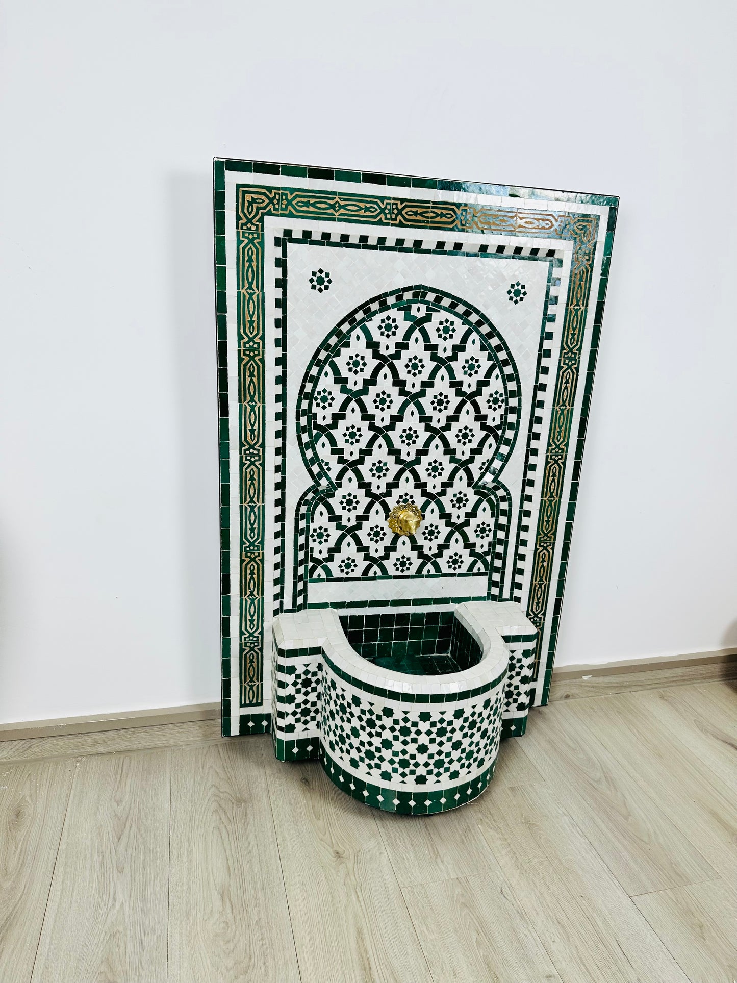 Handcrafted Moroccan Zellige Fountain – Green & White Elegance