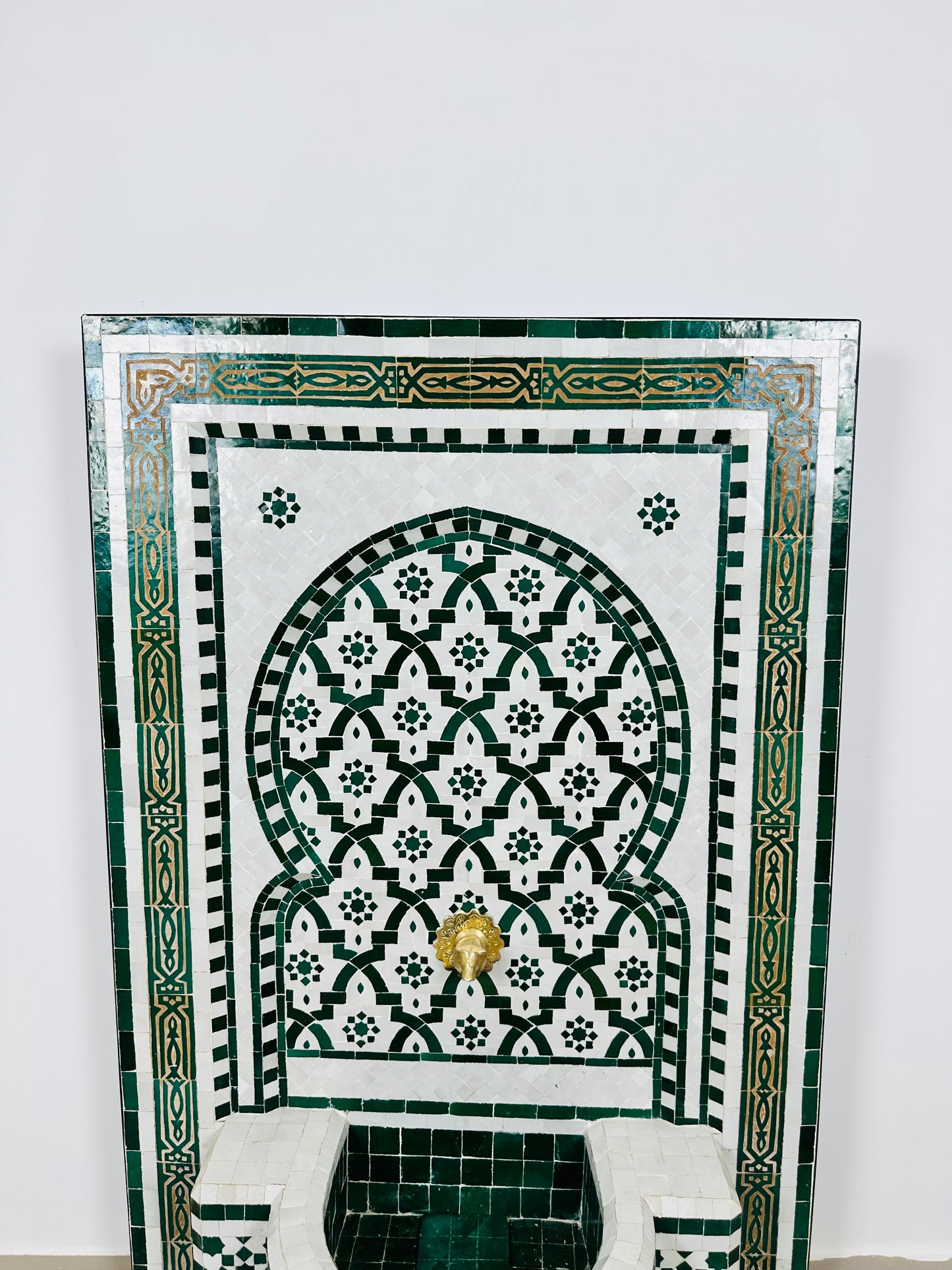 Handcrafted Moroccan Zellige Fountain – Green & White Elegance