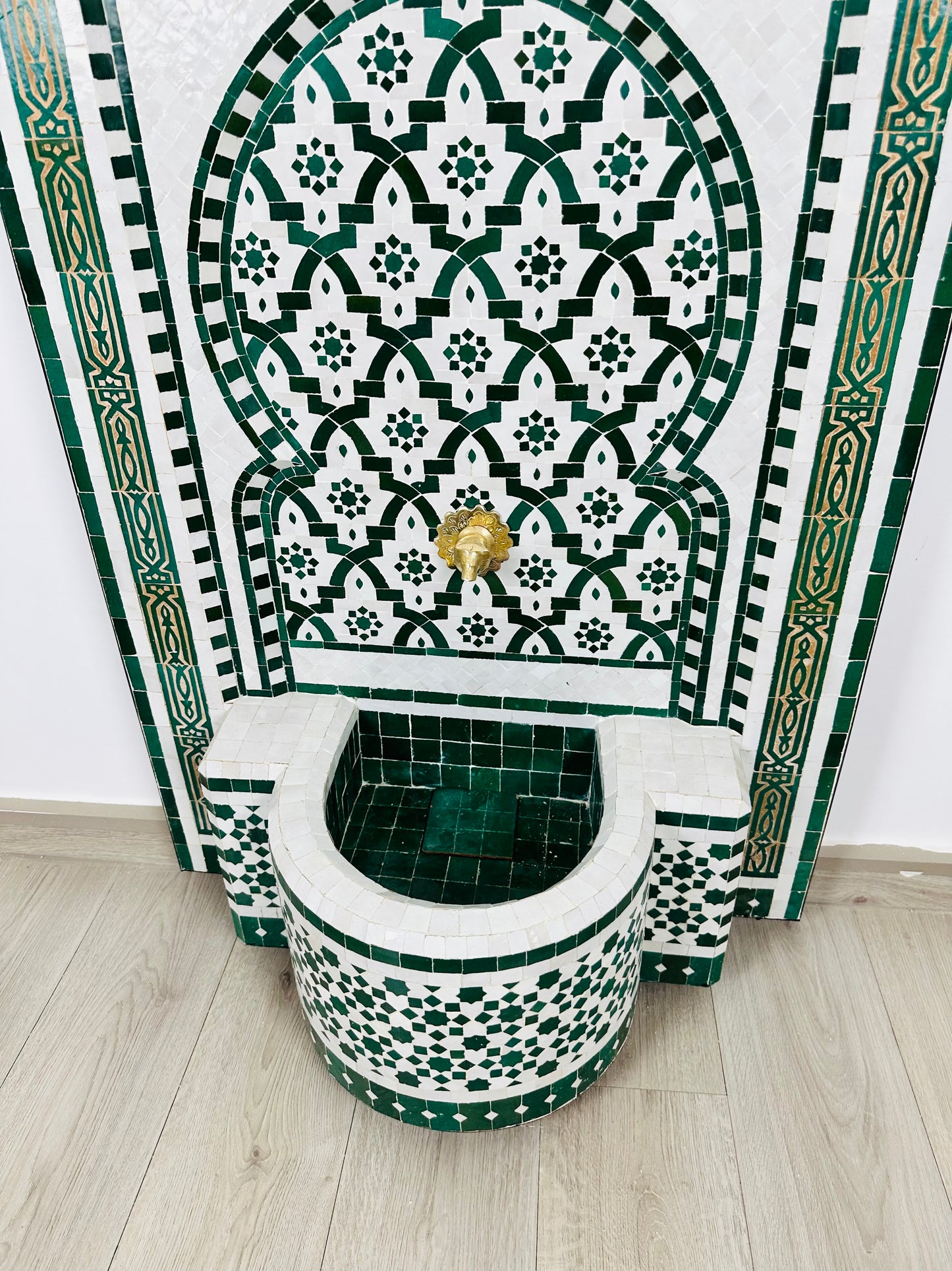 Handcrafted Moroccan Zellige Fountain – Green & White Elegance