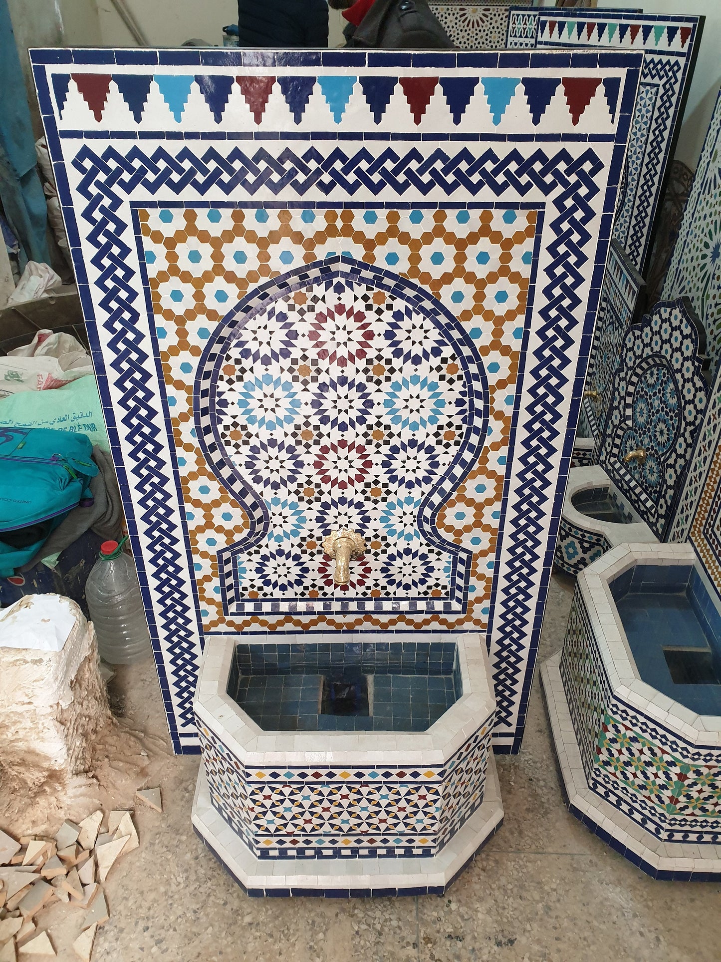 Majestic Moroccan Zellige Fountain – A Blend of Art & Tradition