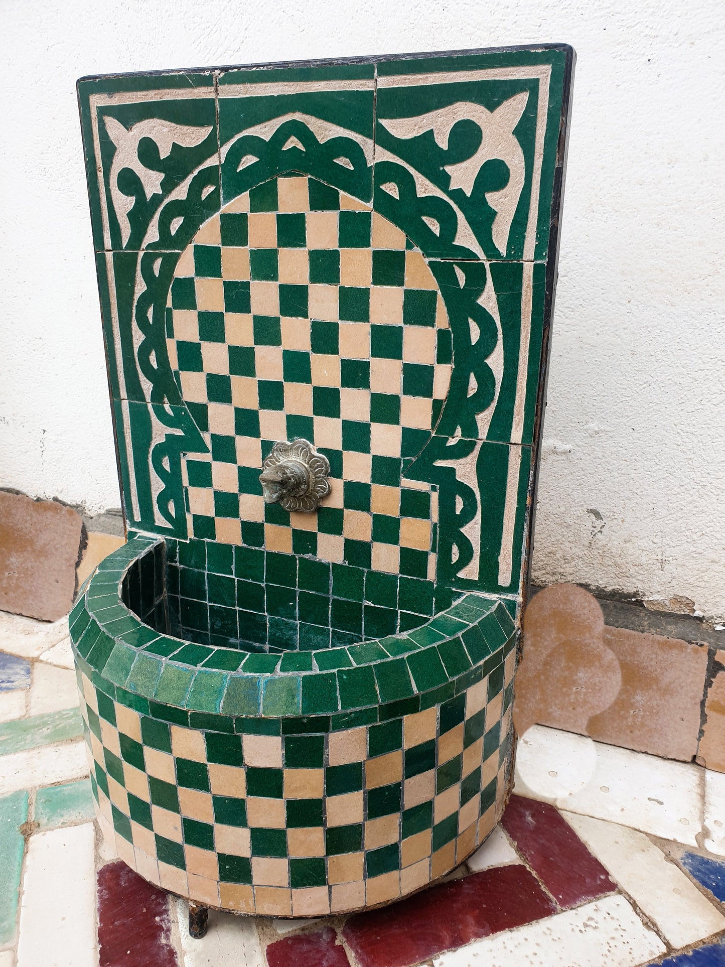 Emerald Green Moroccan Fountain – A Blend of Simplicity & Elegance