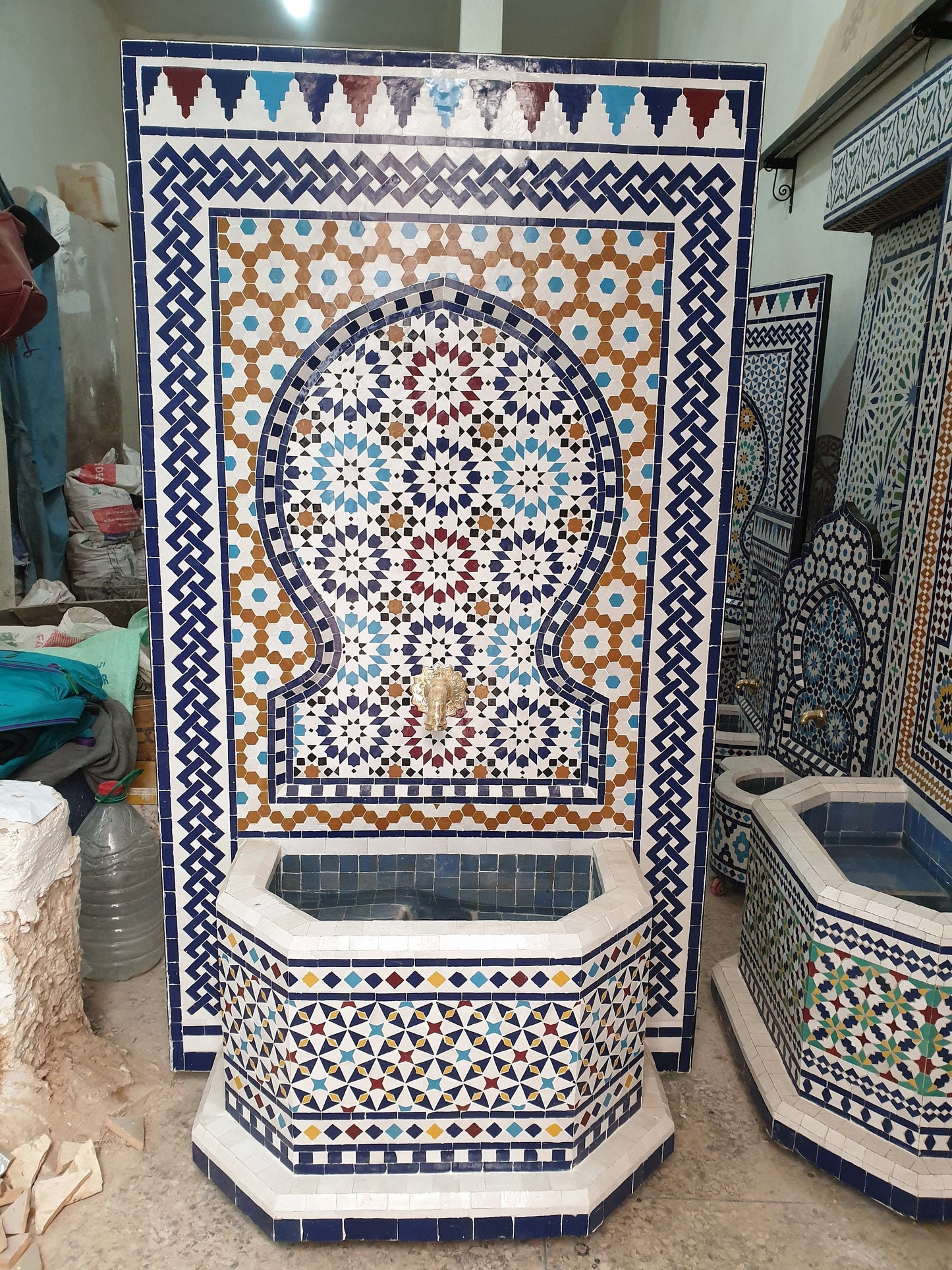 Majestic Moroccan Zellige Fountain – A Blend of Art & Tradition