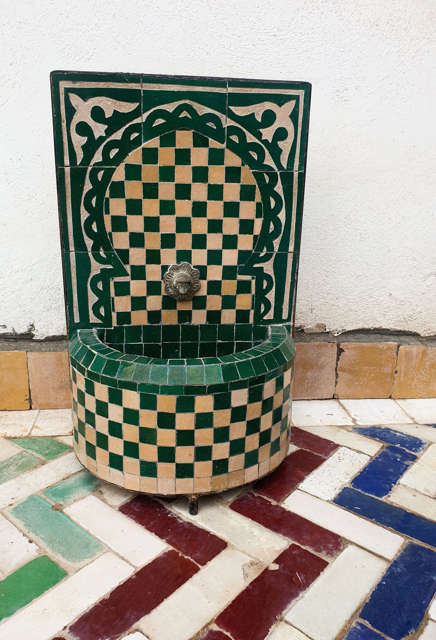 Emerald Green Moroccan Fountain – A Blend of Simplicity & Elegance