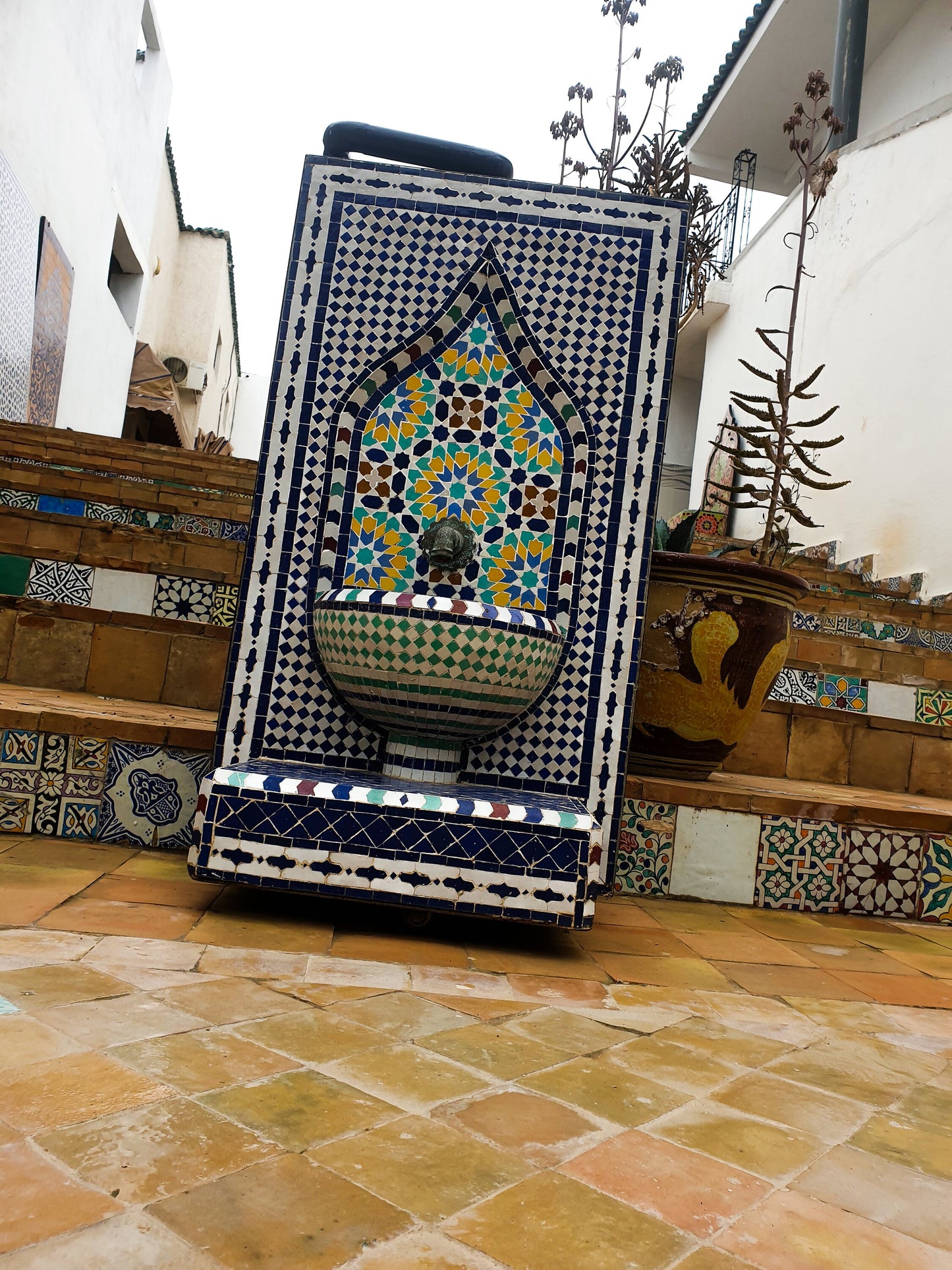 Moroccan Zellige Mosaic Fountain – Traditional Elegance with a Timeless Design