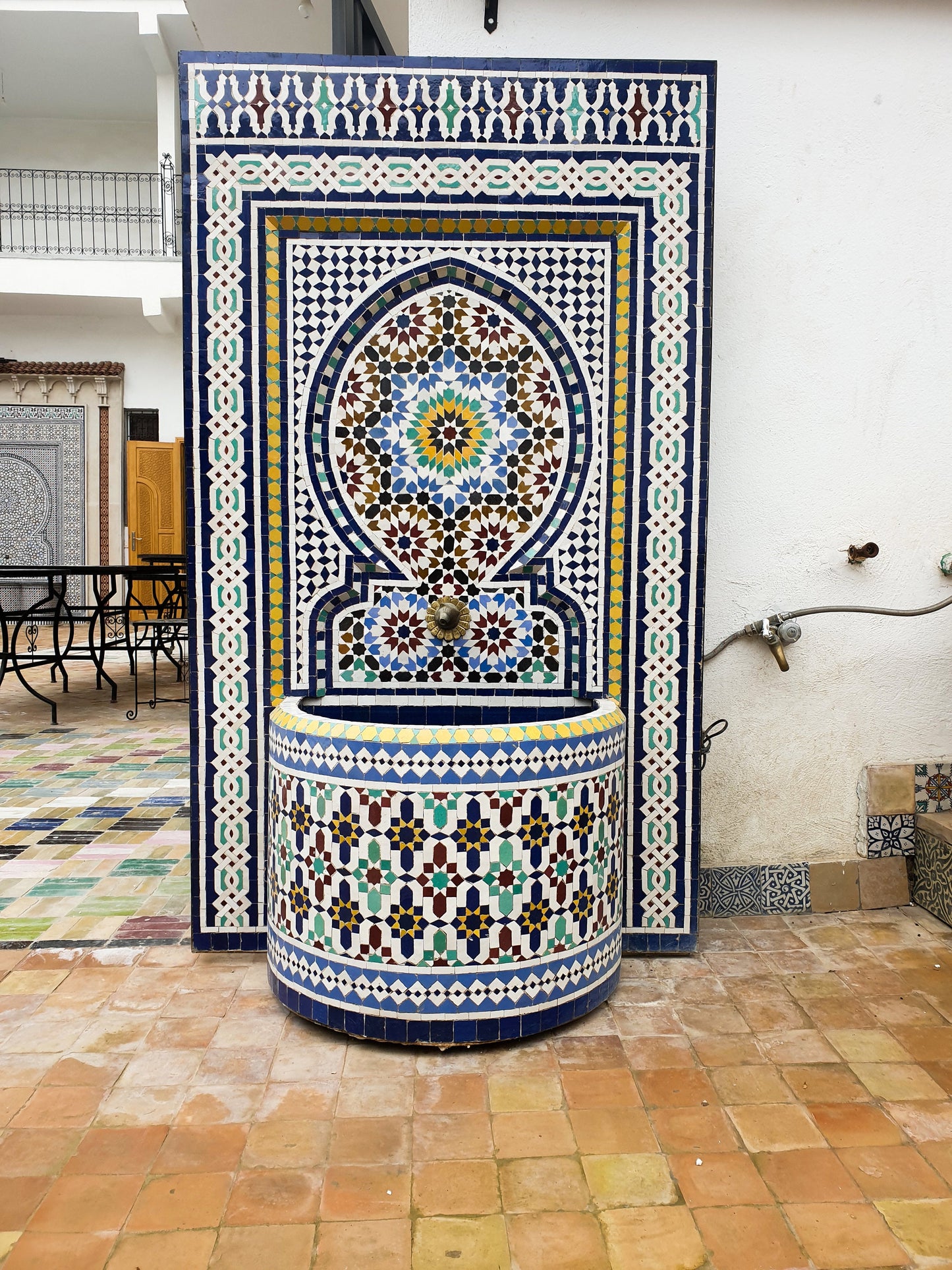 Majestic Moroccan Mosaic Fountain – A Masterpiece of Zellige Art