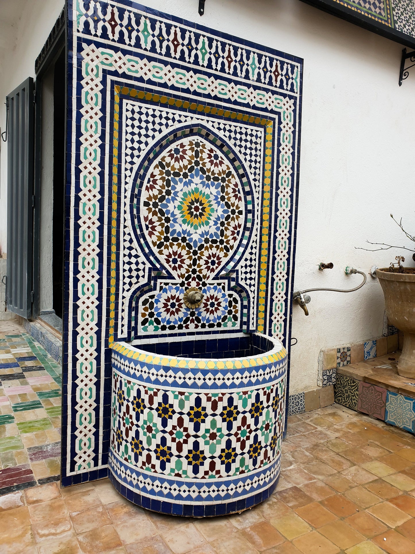 Majestic Moroccan Mosaic Fountain – A Masterpiece of Zellige Art