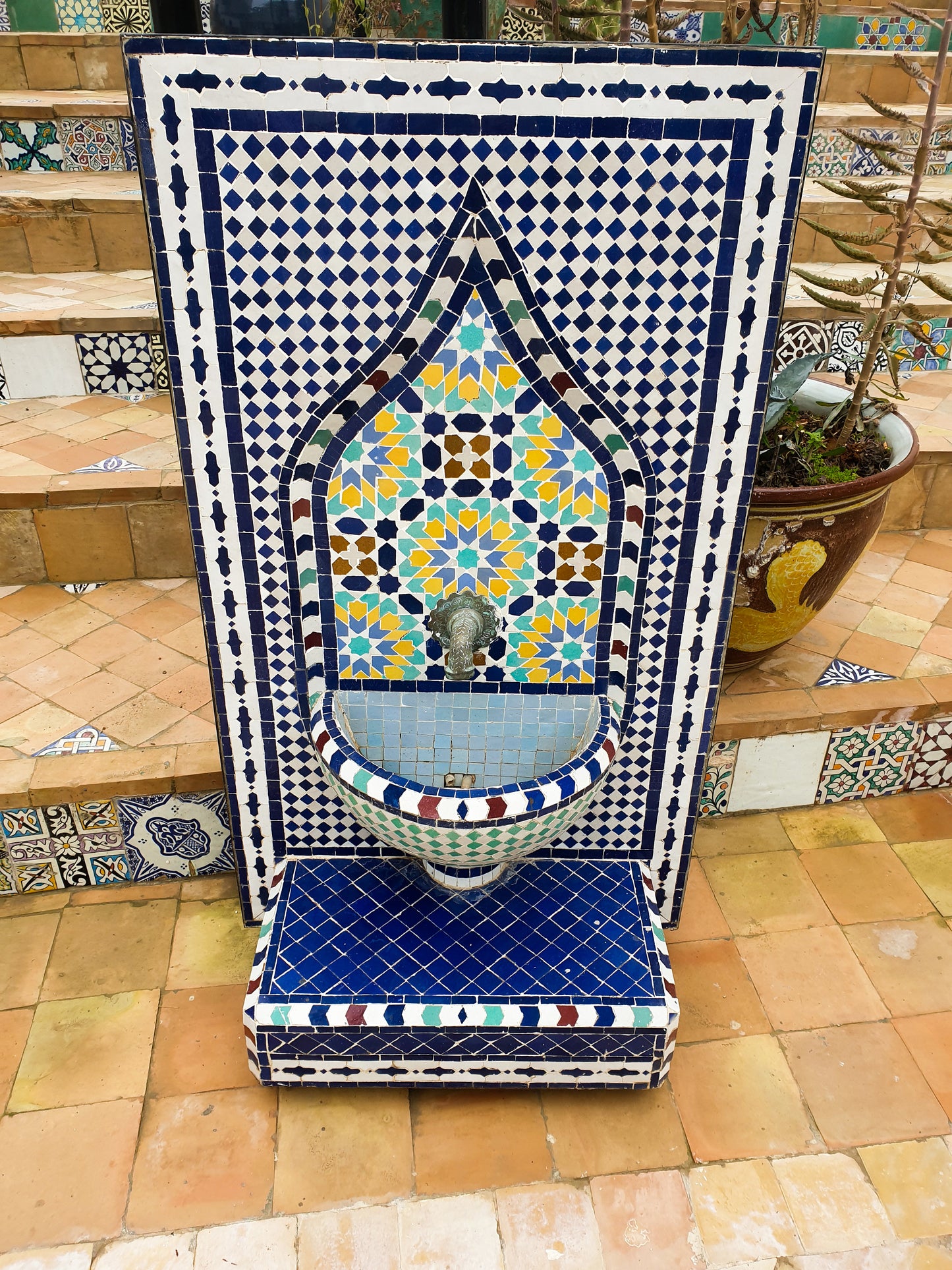 Moroccan Zellige Mosaic Fountain – Traditional Elegance with a Timeless Design