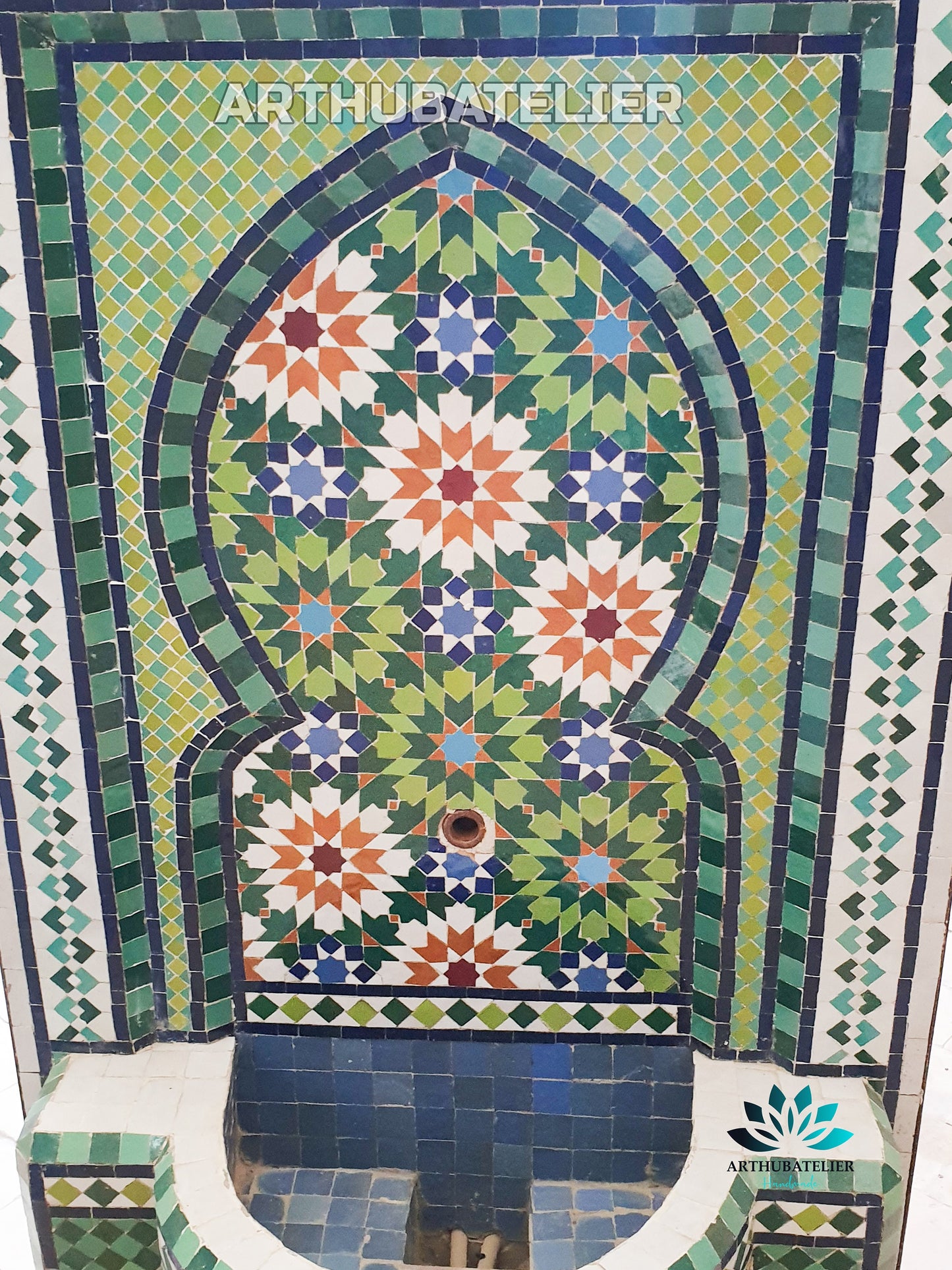 Handcrafted Moroccan Zellige Fountain – Vibrant Green & Mosaic Design