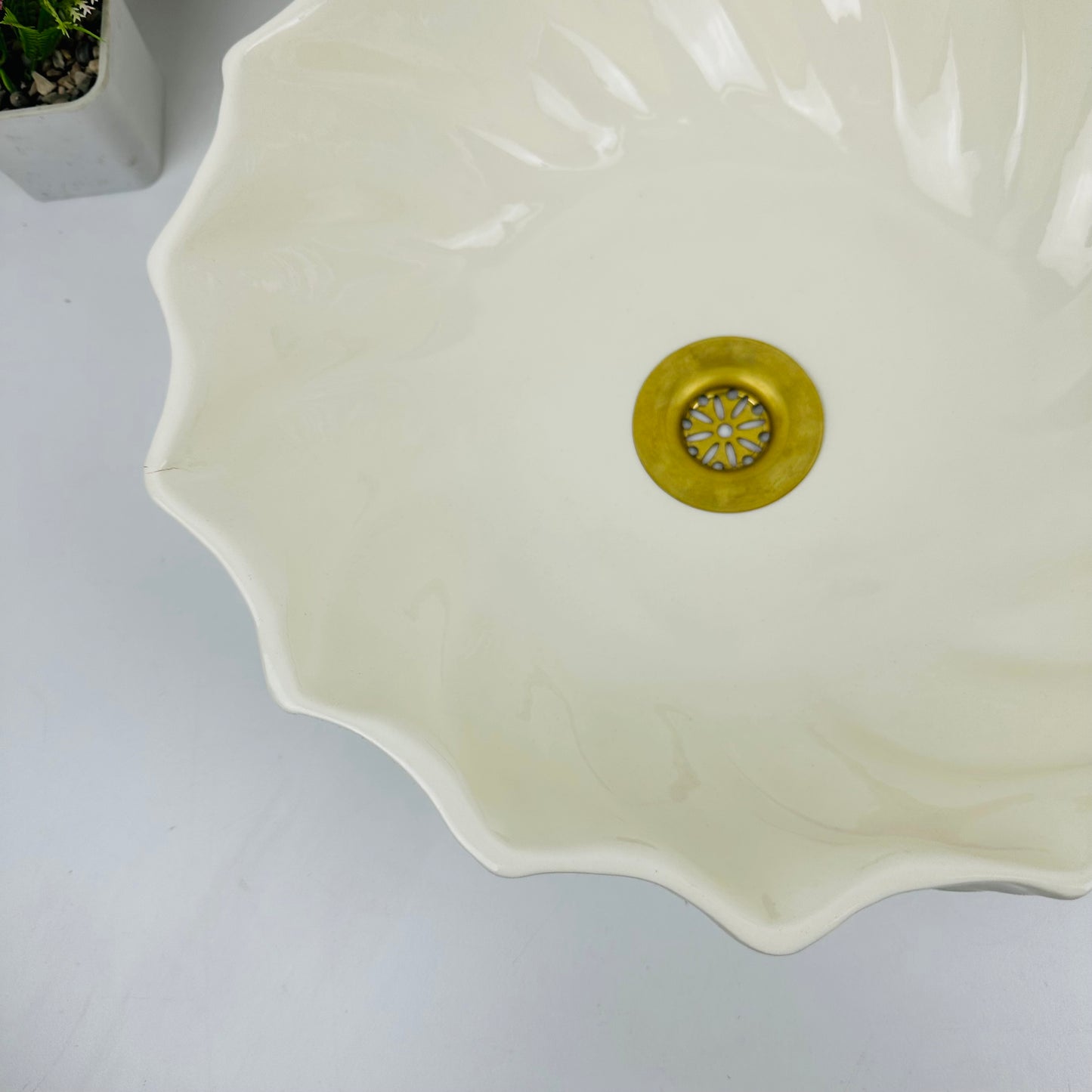 Sandy Waves: Handcrafted Beige Ceramic Sink with Wave-Inspired Design