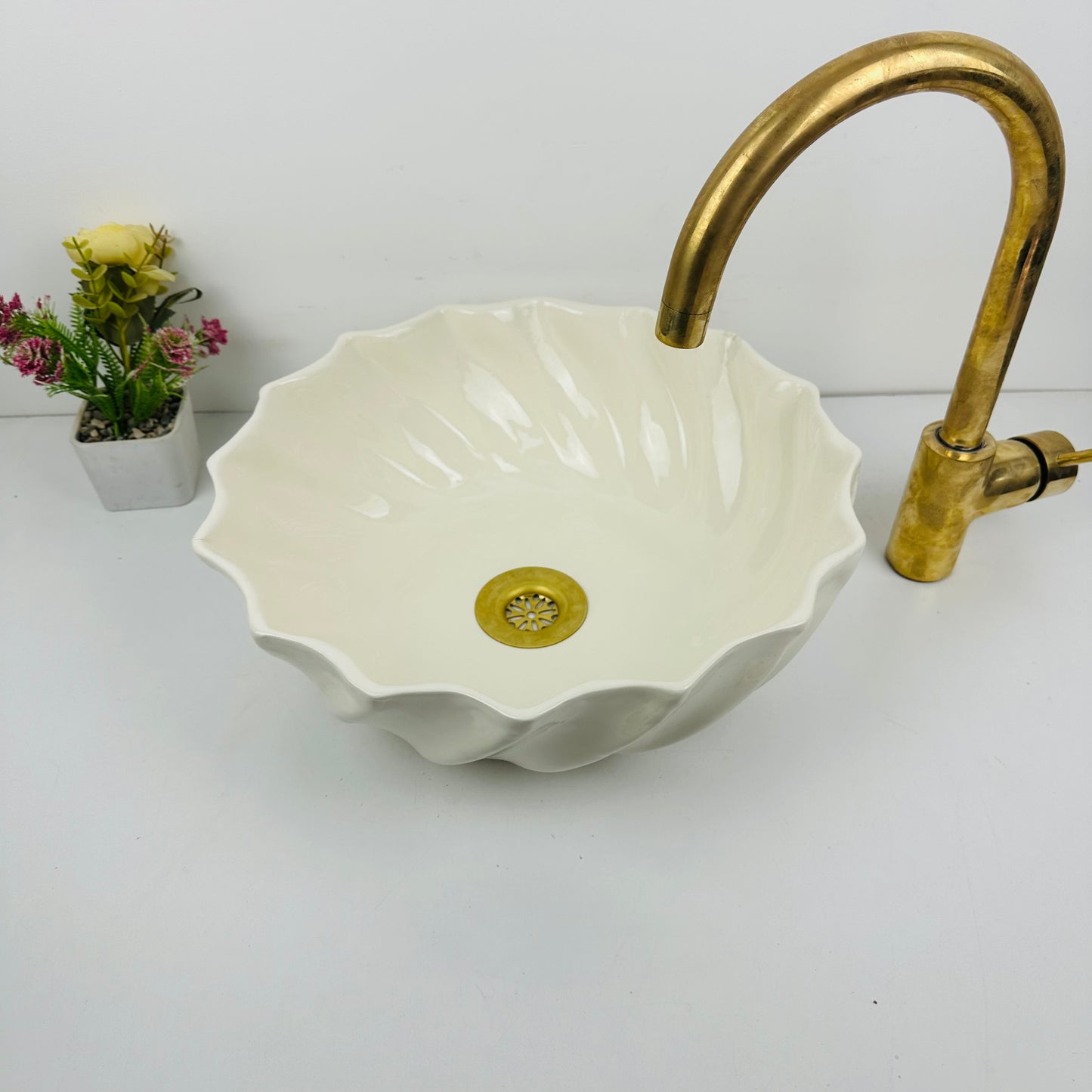 Sandy Waves: Handcrafted Beige Ceramic Sink with Wave-Inspired Design