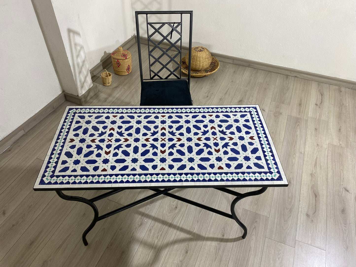 Table à manger en mosaïque, table extérieure/intérieure en mosaïque de Marrakech 100% artisanale, Table en mosaïque du milieu du siècle, Grande table en mosaïque
