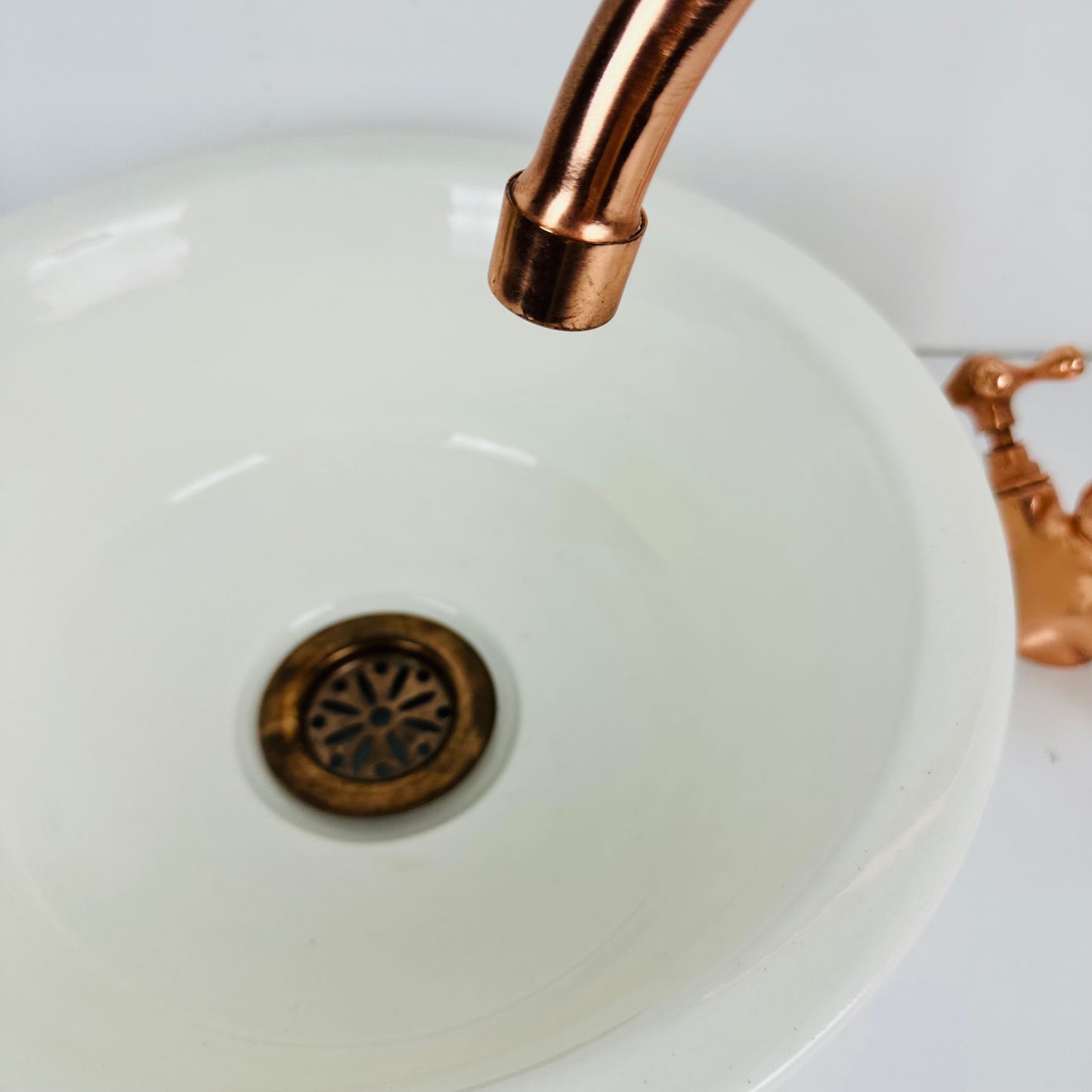 Pure Elegance: Handcrafted Ceramic Sink in Classic White