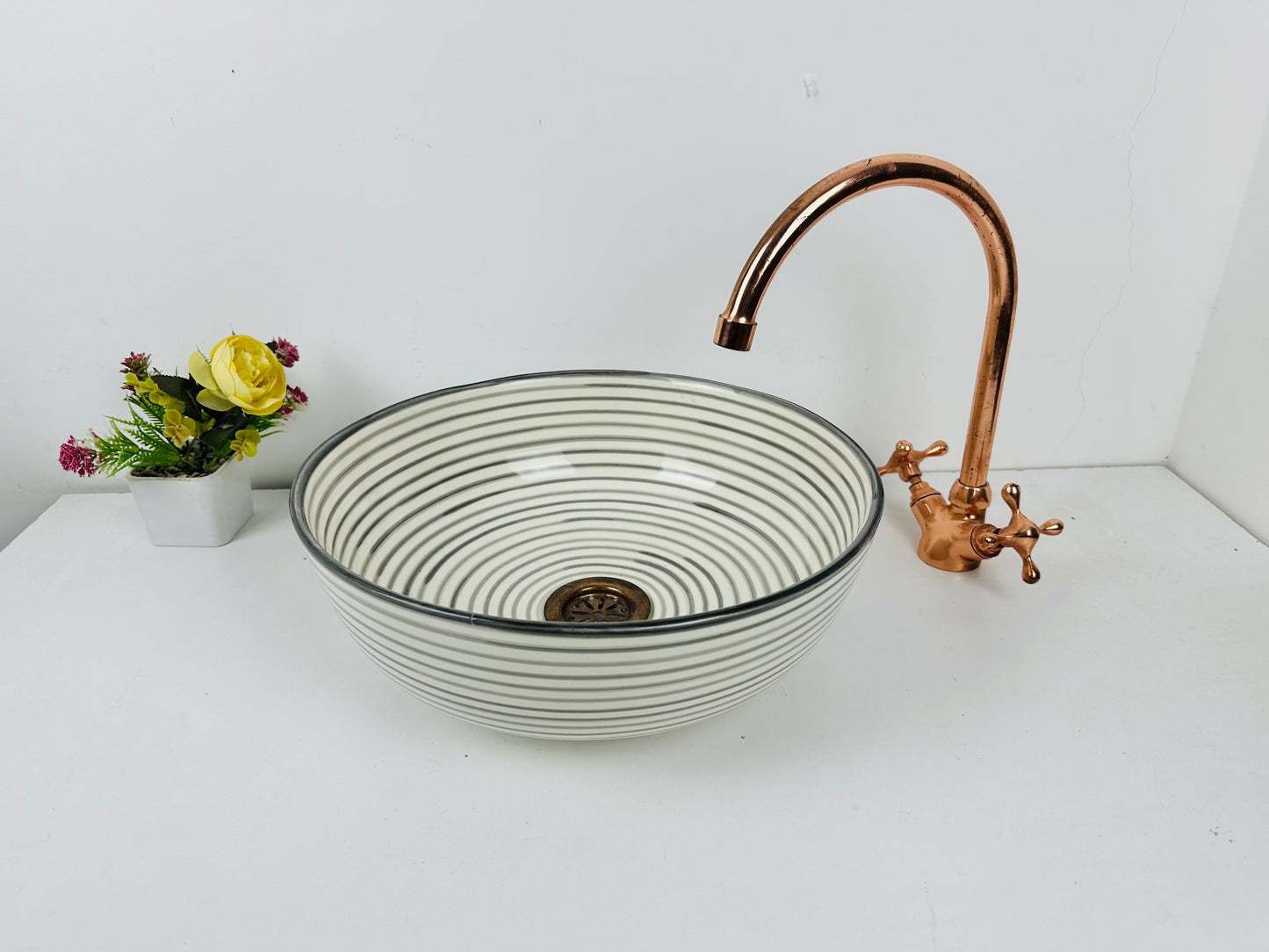 Gray Infinite Rings : Handcrafted Ceramic Sink with Circular Design