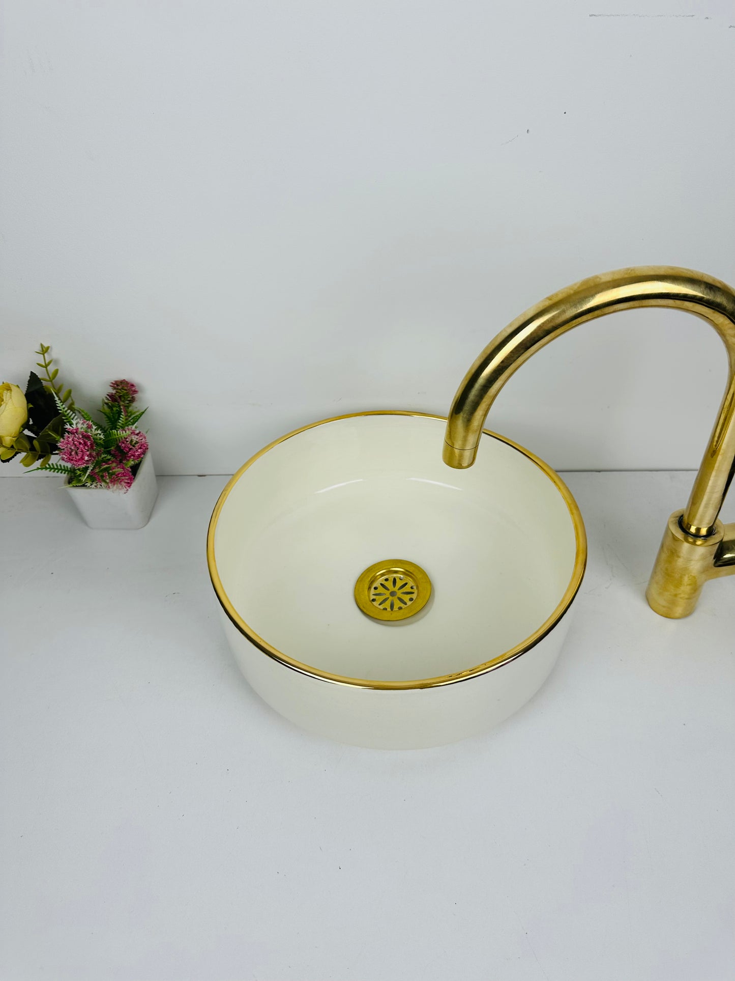 14K gold Creamy Comfort: Handcrafted Ceramic Sink in Elegant Cream color