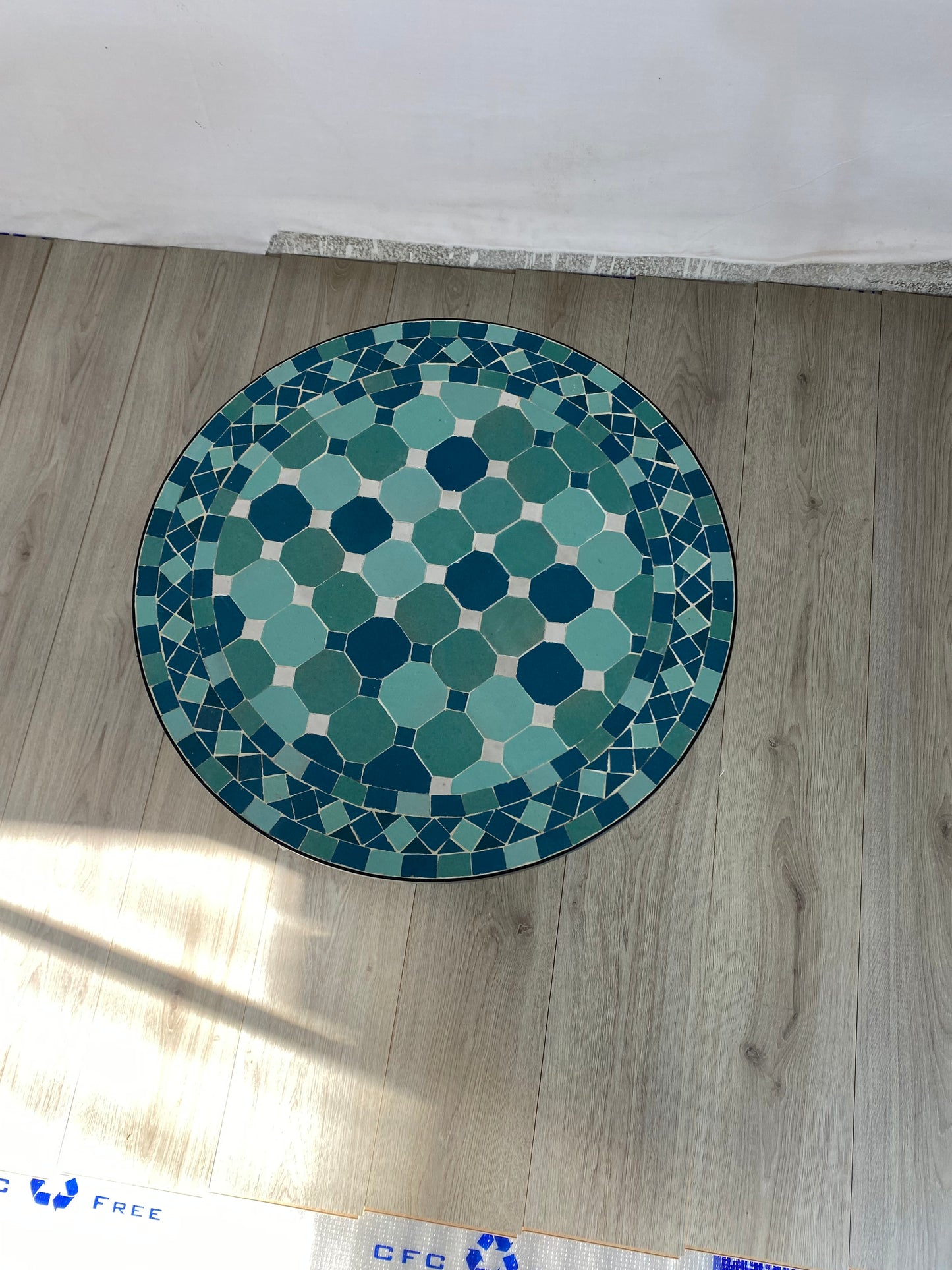 Mosaic Table – Emerald Green & Deep Teal Elegance