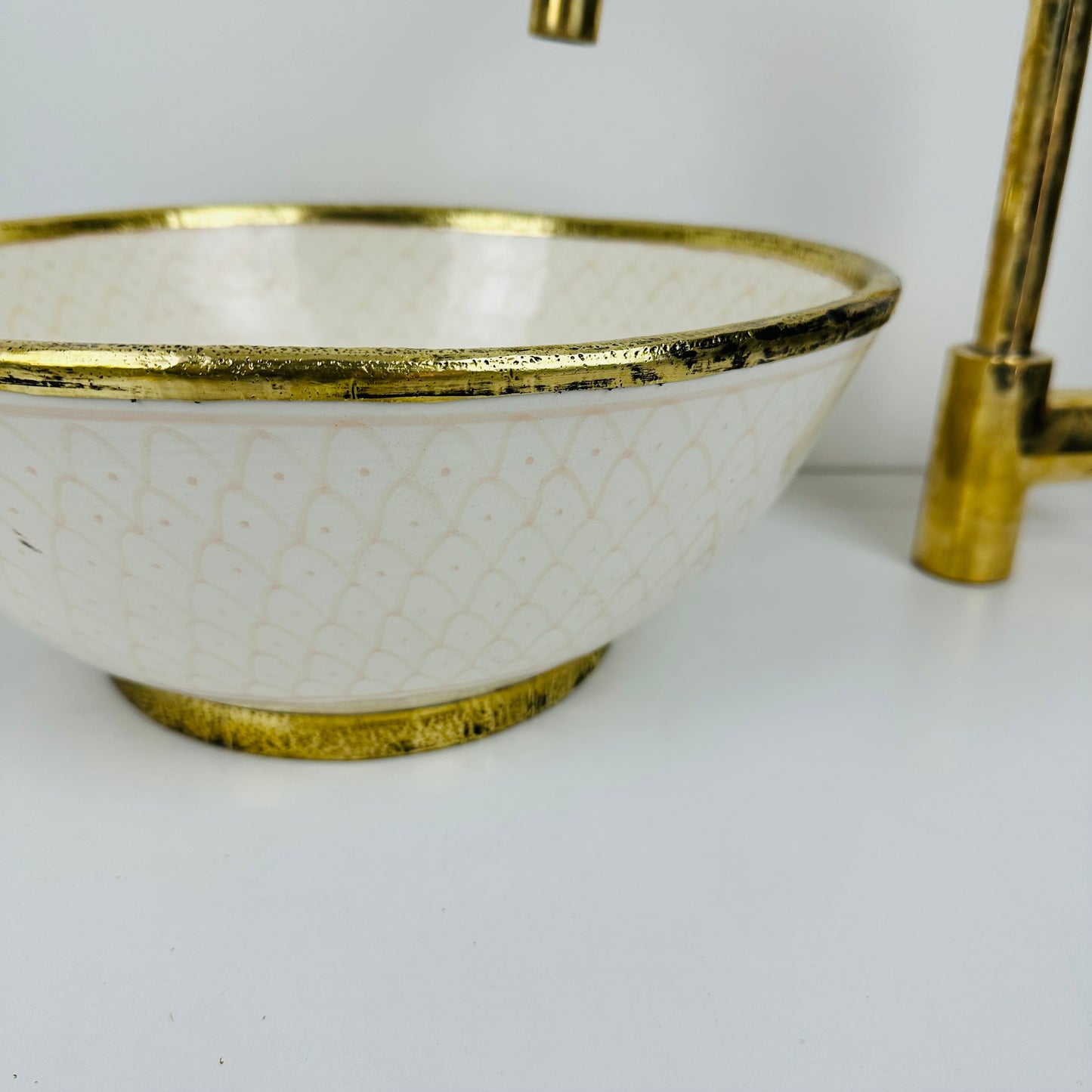 Sophistique Chic and brass: Handcrafted Ceramic Sink with Elegant Design