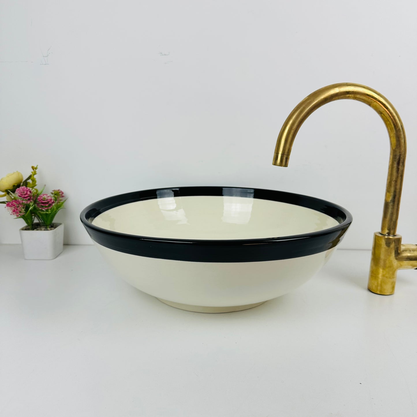 Round Elegance: Handcrafted Ceramic Sink with Black Top Finish