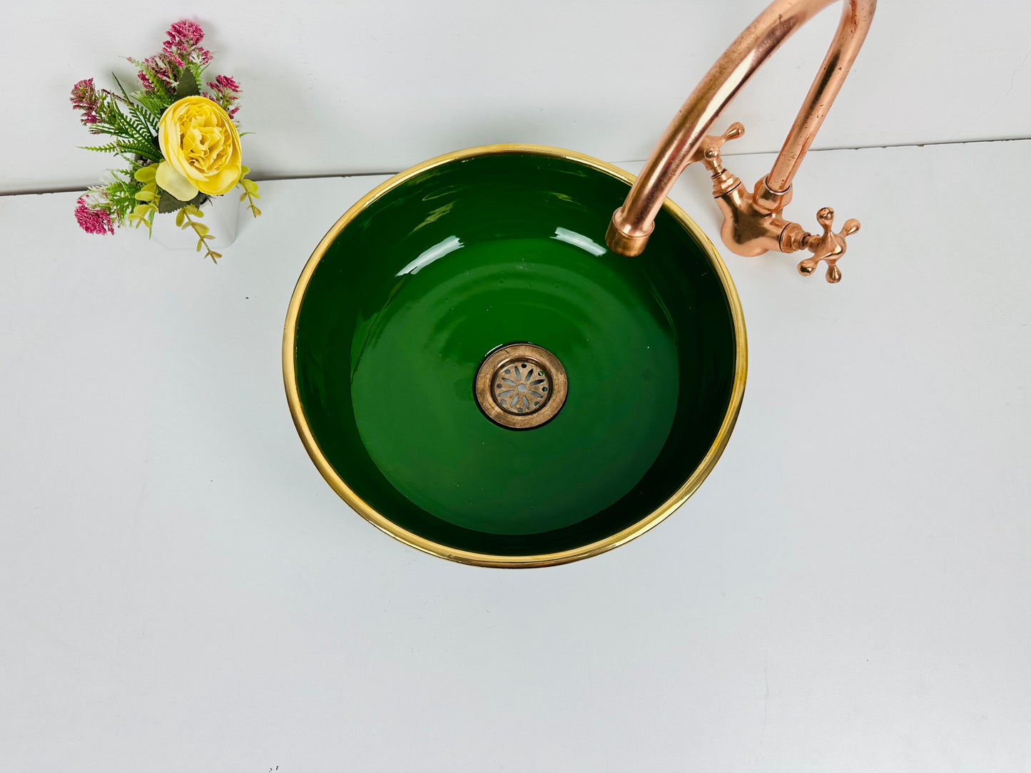 Emerald Majesty: Handcrafted Ceramic Sink with 14k Gold Accents