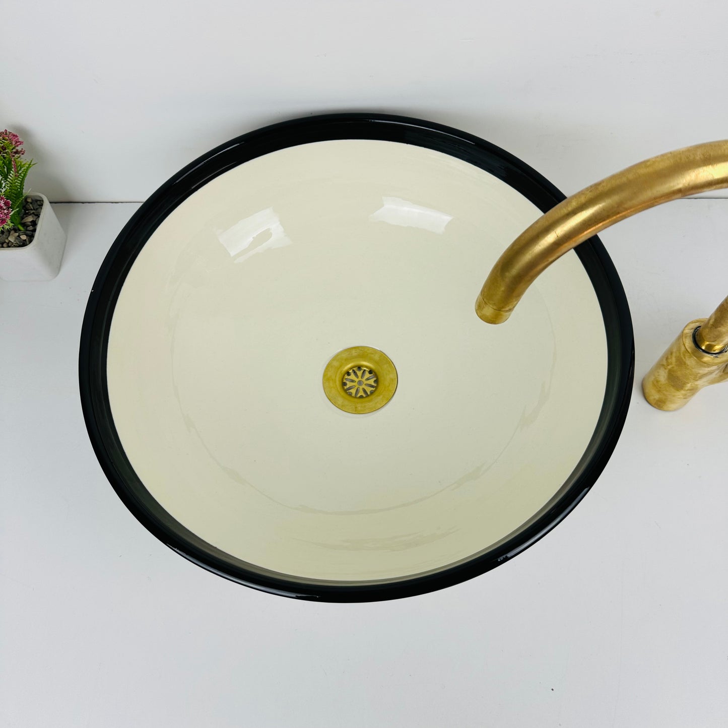 Round Elegance: Handcrafted Ceramic Sink with Black Top Finish