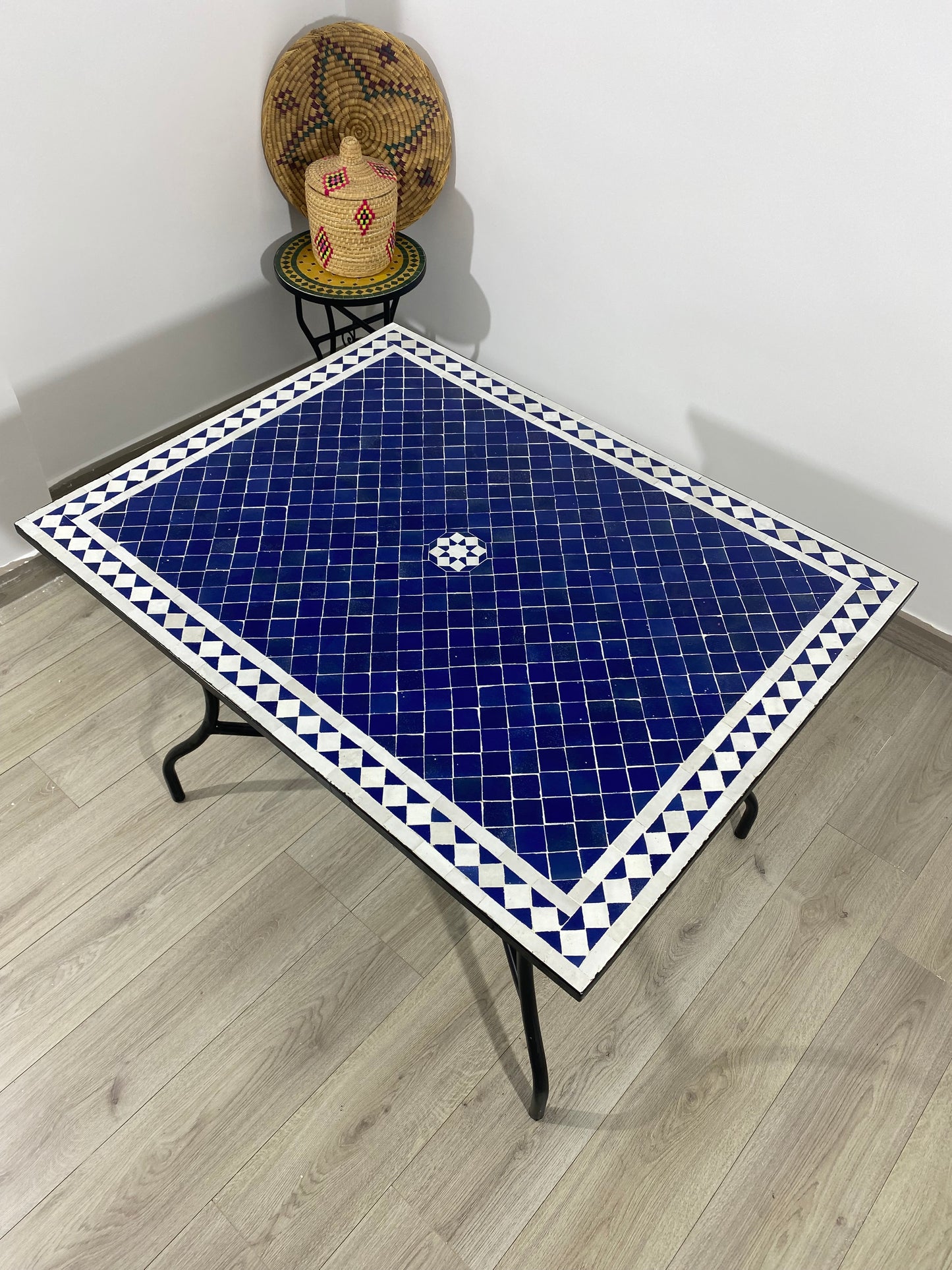 Table en mosaïque bleue marocaine pour l'extérieur et l'intérieur en carreaux de mosaïque, 100% fabriqués à la main