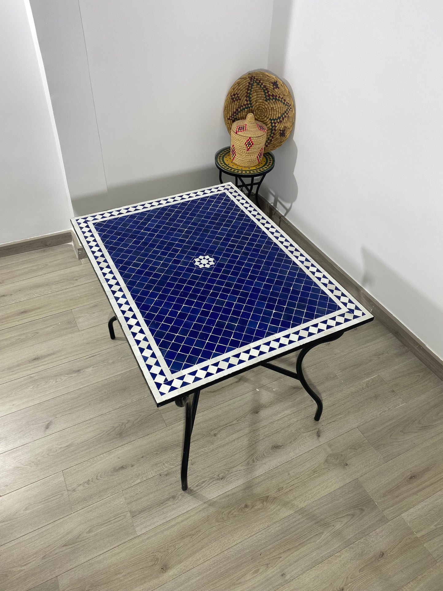 Table en mosaïque bleue marocaine pour l'extérieur et l'intérieur en carreaux de mosaïque, 100% fabriqués à la main
