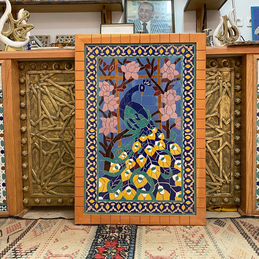 Mur de paon de mosaïque marocain suspendu avec cadre en bois, petit paon de morceaux de mosaïque, art de mosaïque de décor de mosaïque de mur, art de mur d'argile de tuiles