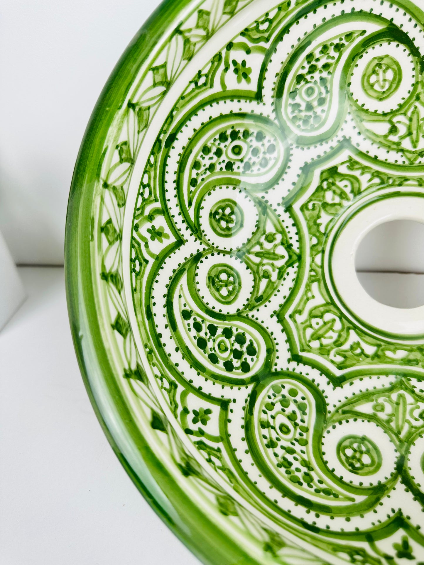Basil Breeze: Handcrafted Ceramic Sink in Basil Green Hue