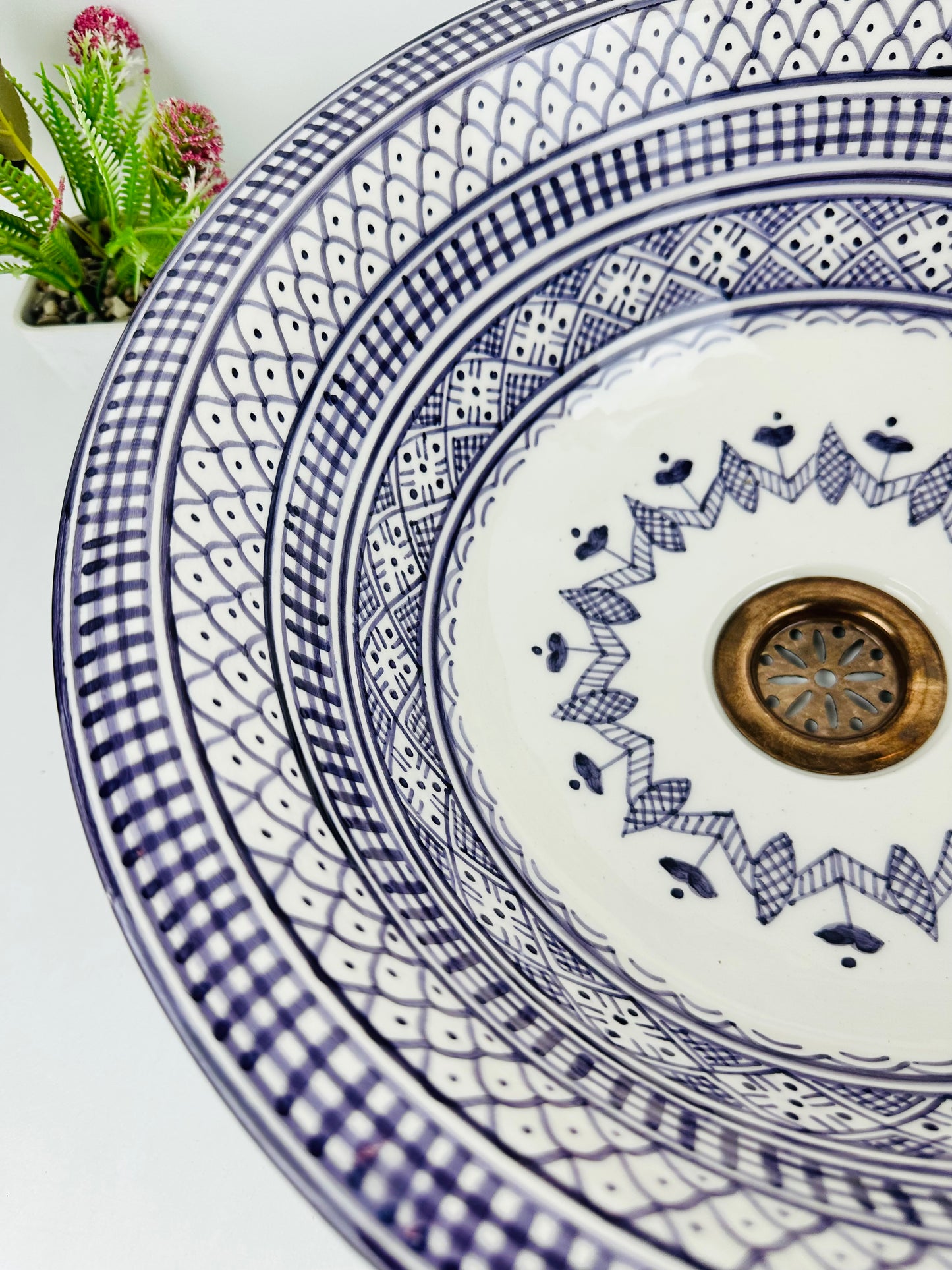 Royal Amethyst: Handcrafted Ceramic Sink in Luxurious Violet Hue