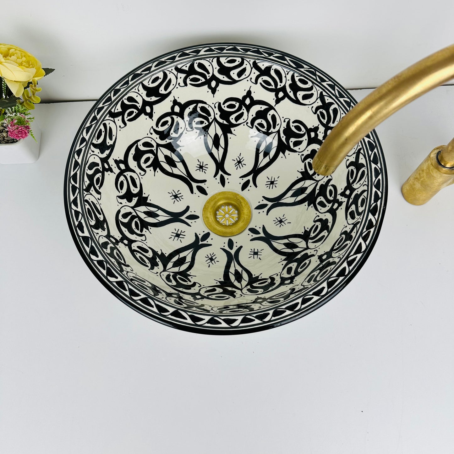 Artisanal Flourish: Handcrafted Ceramic Sink with vintage Design