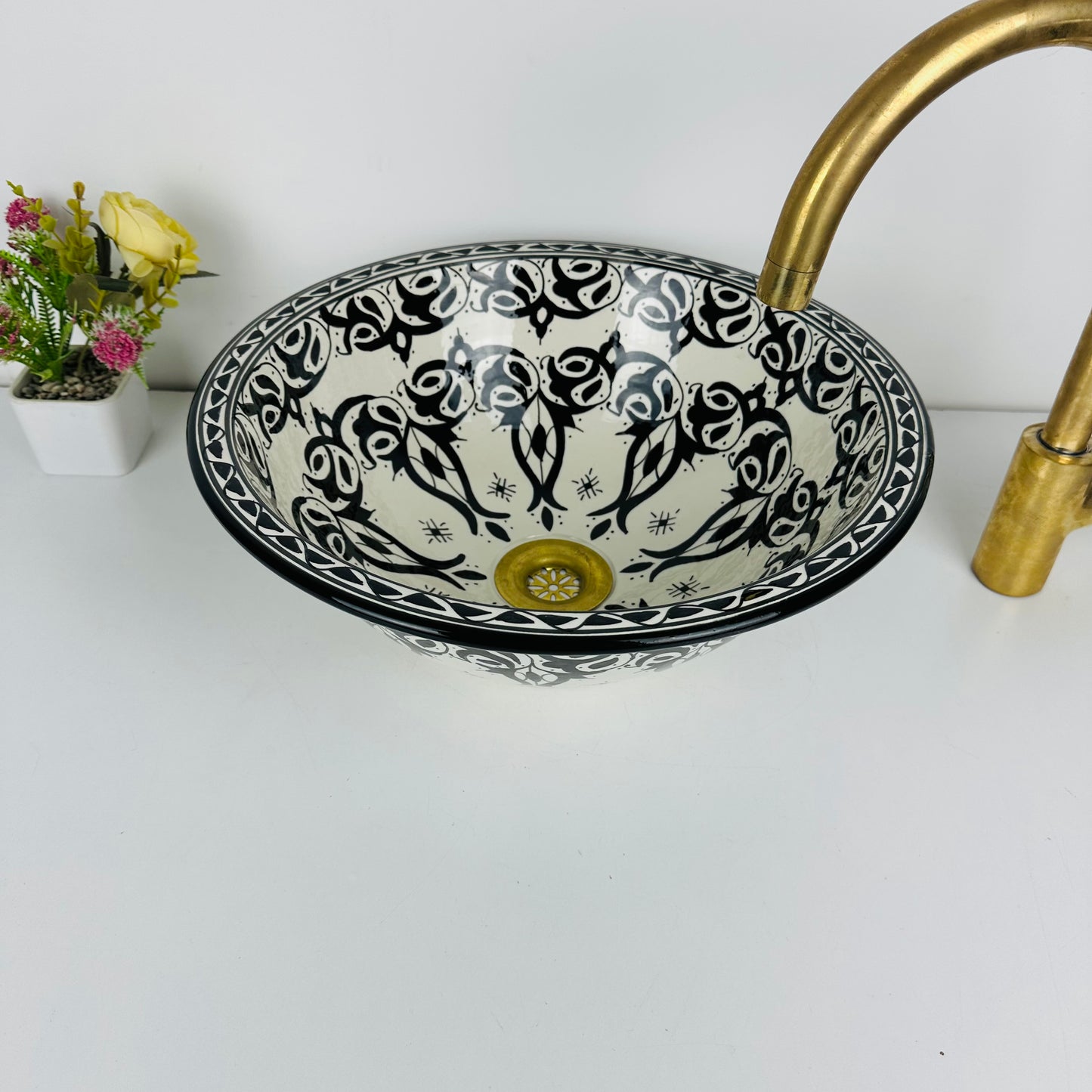 Artisanal Flourish: Handcrafted Ceramic Sink with vintage Design