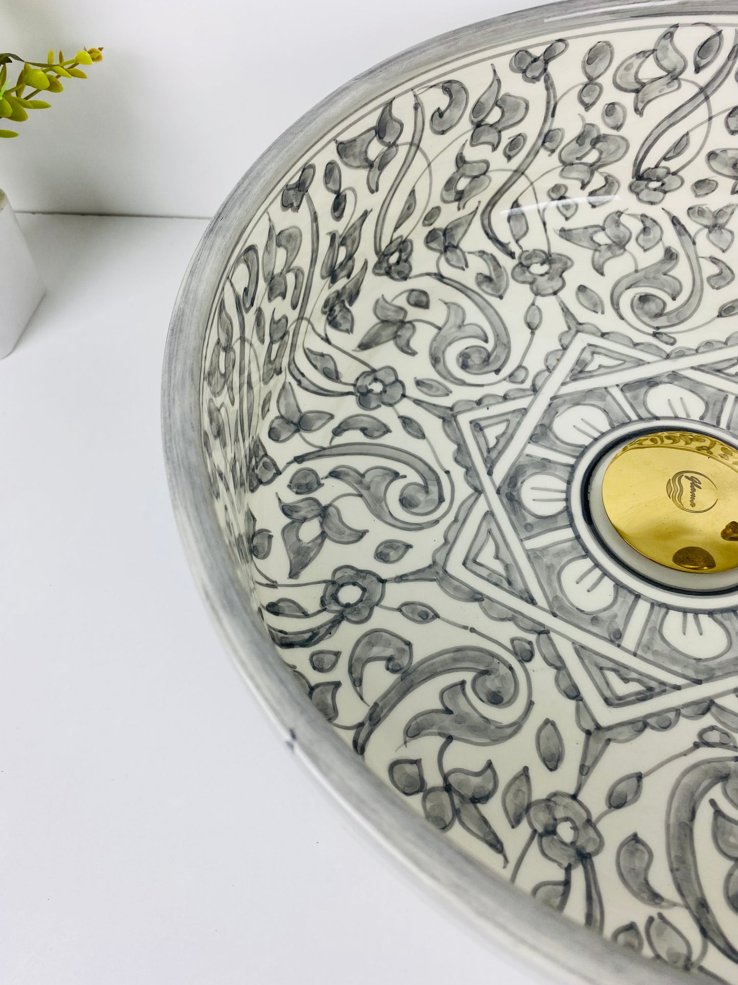 Silver Arboretum: Handcrafted Ceramic Sink with Gray Garden Design