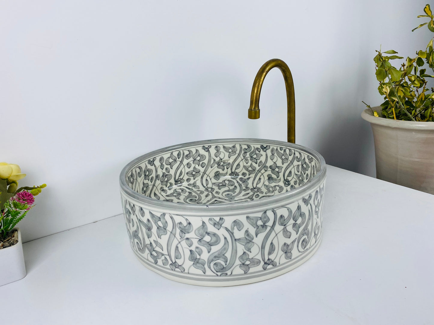 Silver Arboretum: Handcrafted Ceramic Sink with Gray Garden Design