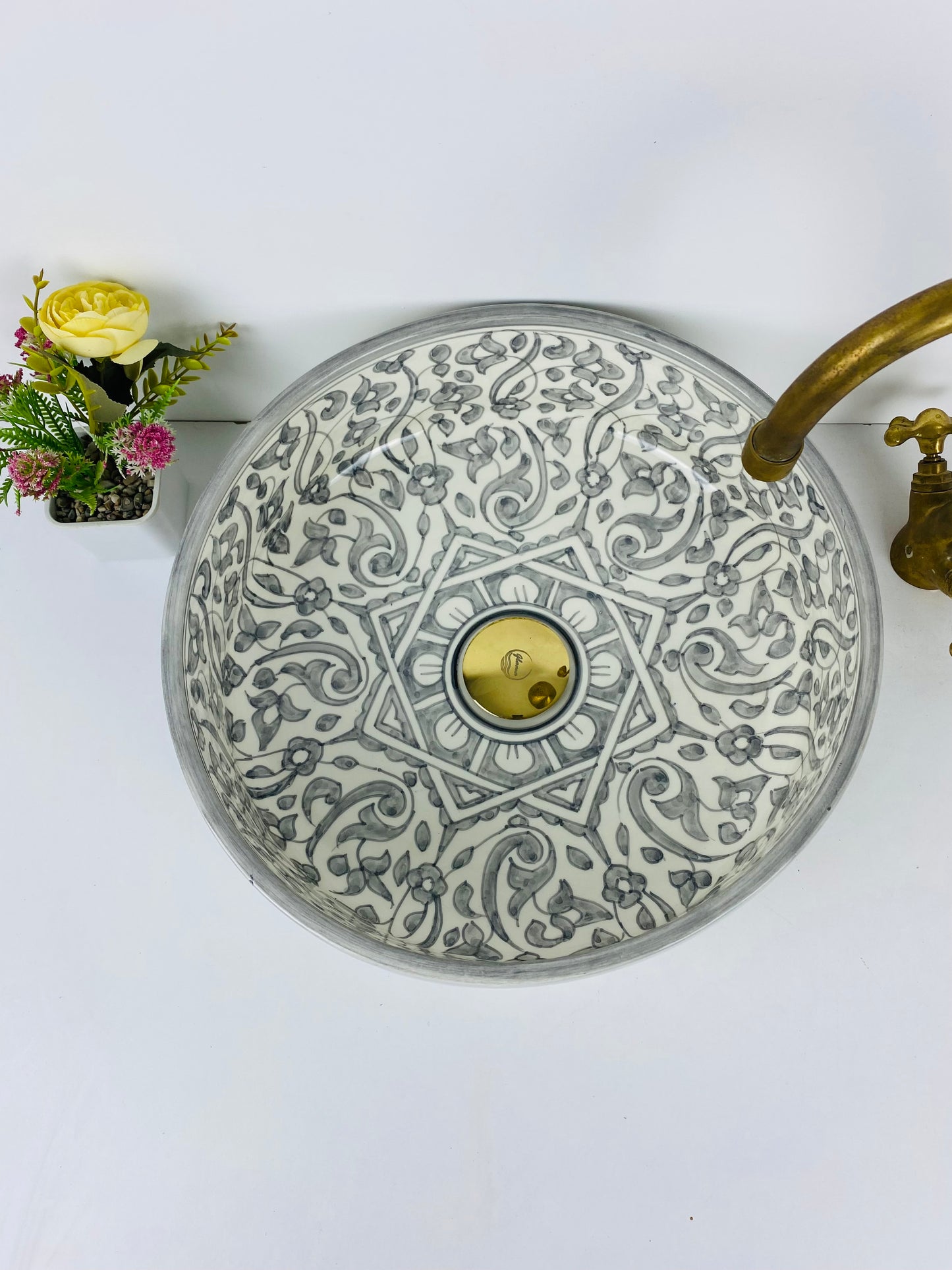 Silver Arboretum: Handcrafted Ceramic Sink with Gray Garden Design