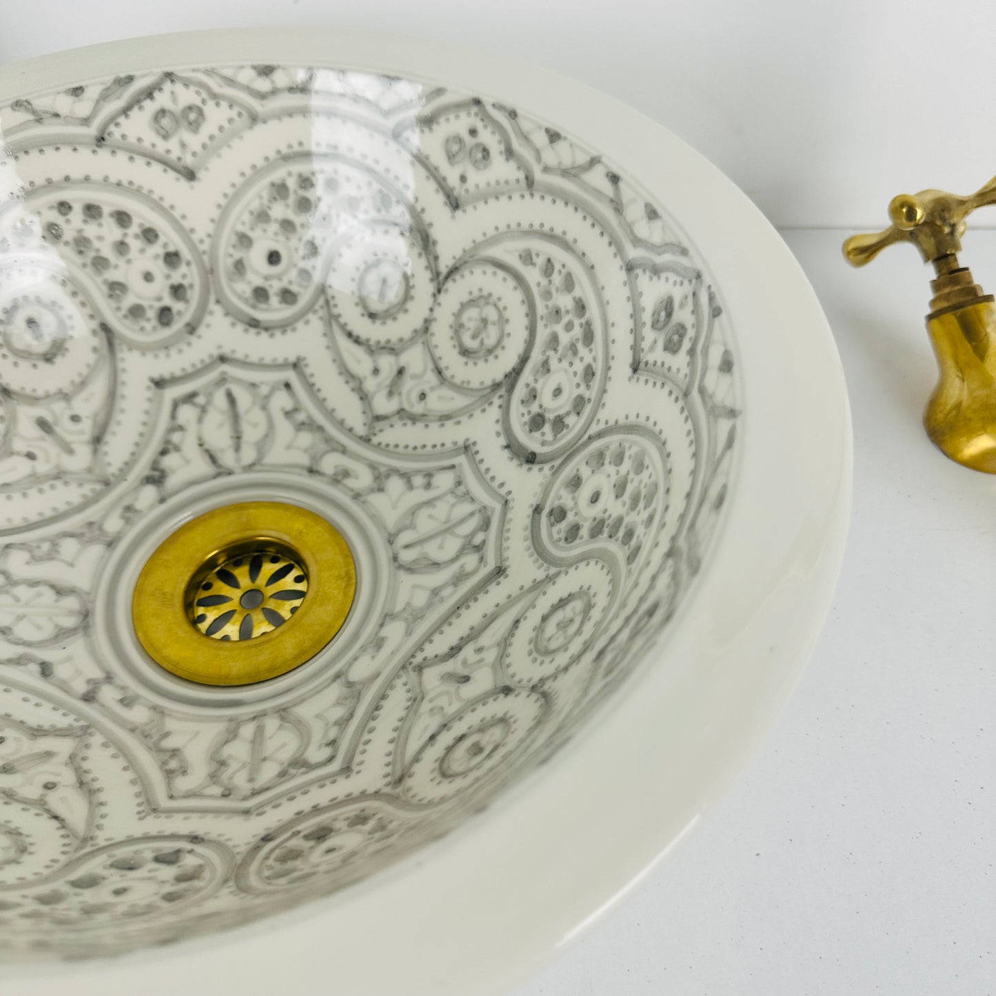 Antique Ash: Handcrafted Ceramic Sink in Vintage Gray Shade