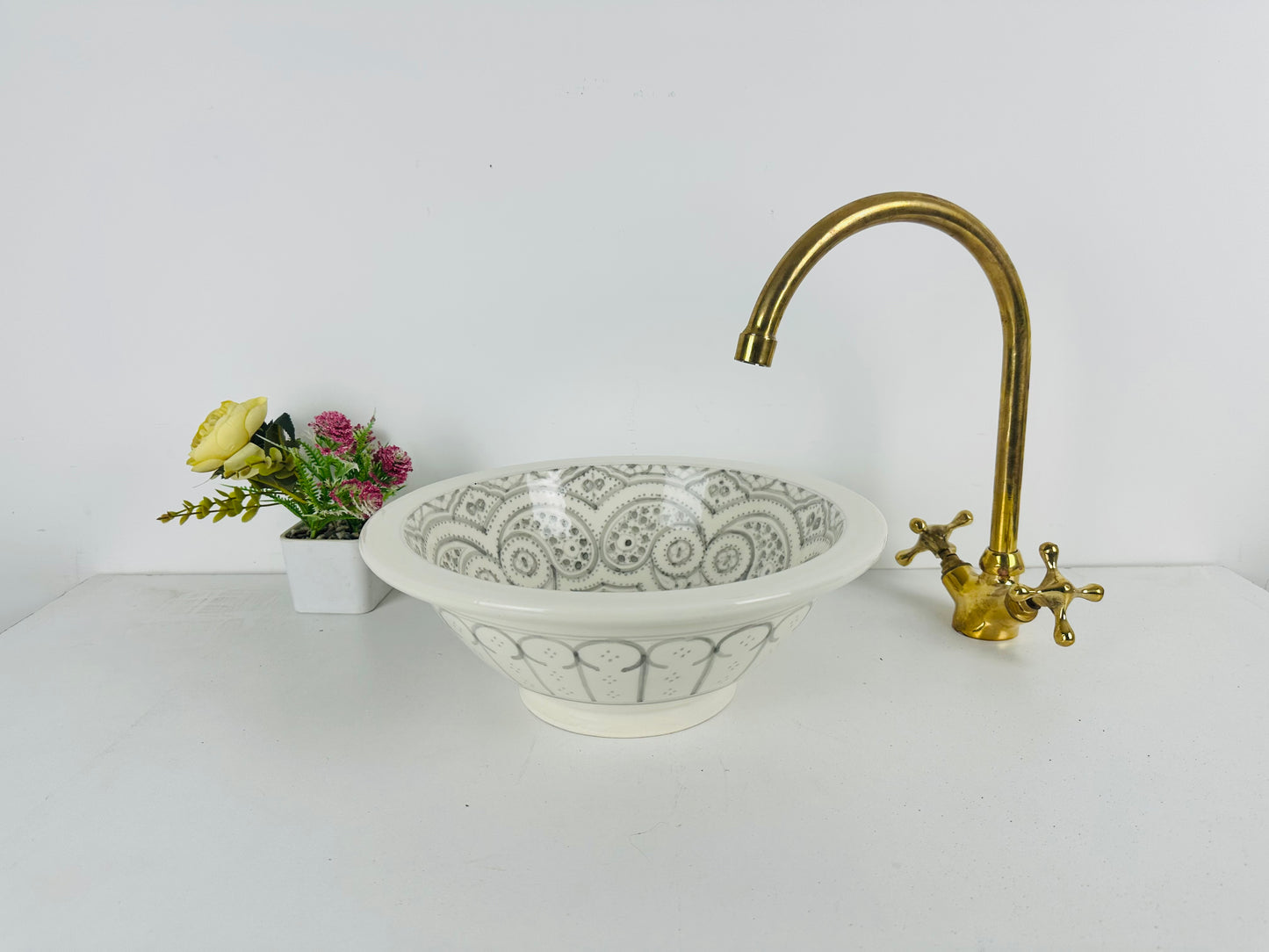 Antique Ash: Handcrafted Ceramic Sink in Vintage Gray Shade