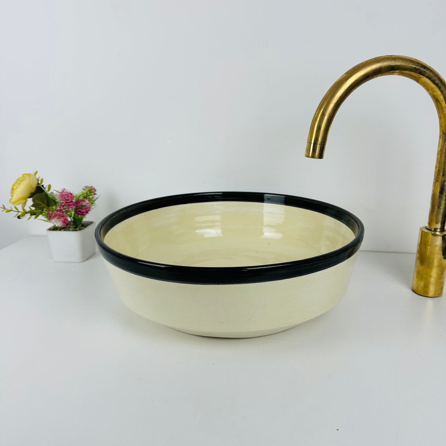 Color Crest: Handcrafted Ceramic Sink with Topped black Finish