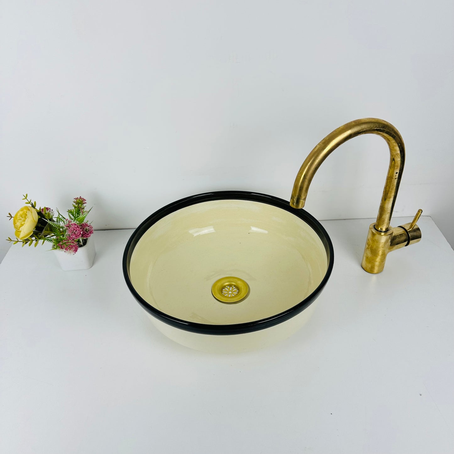 Color Crest: Handcrafted Ceramic Sink with Topped black Finish